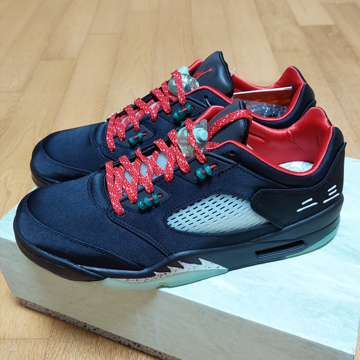 Jordan 5 x Clot Retro Low SP Anthracite 착용 스타일 - 1