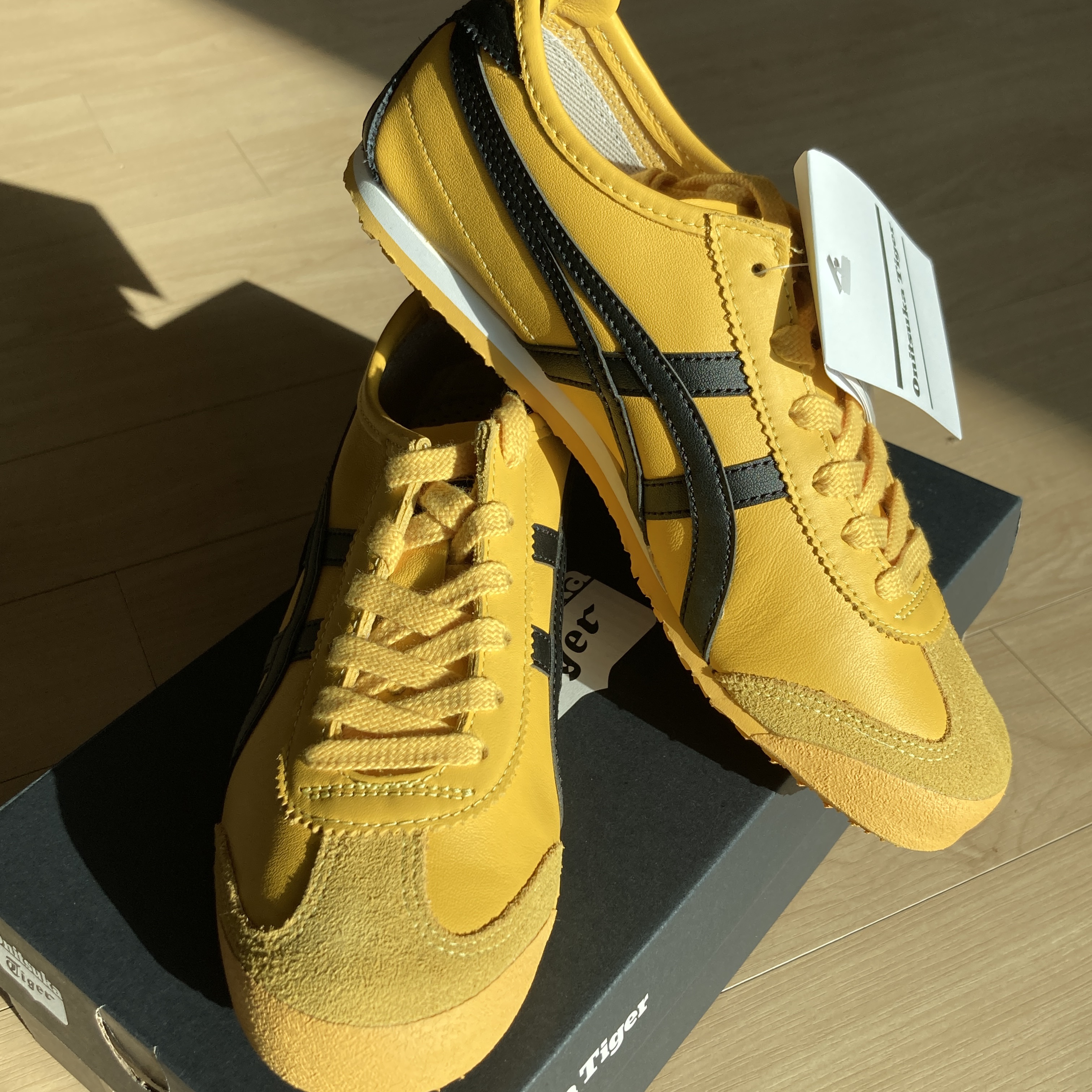 Onitsuka Tiger Mexico 66 Yellow Black 착용 스타일 - 2