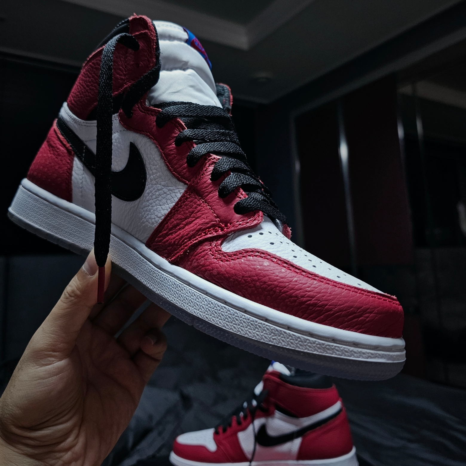 Jordan 1 Retro High Spider-Man Origin Story 착용 스타일 - 2