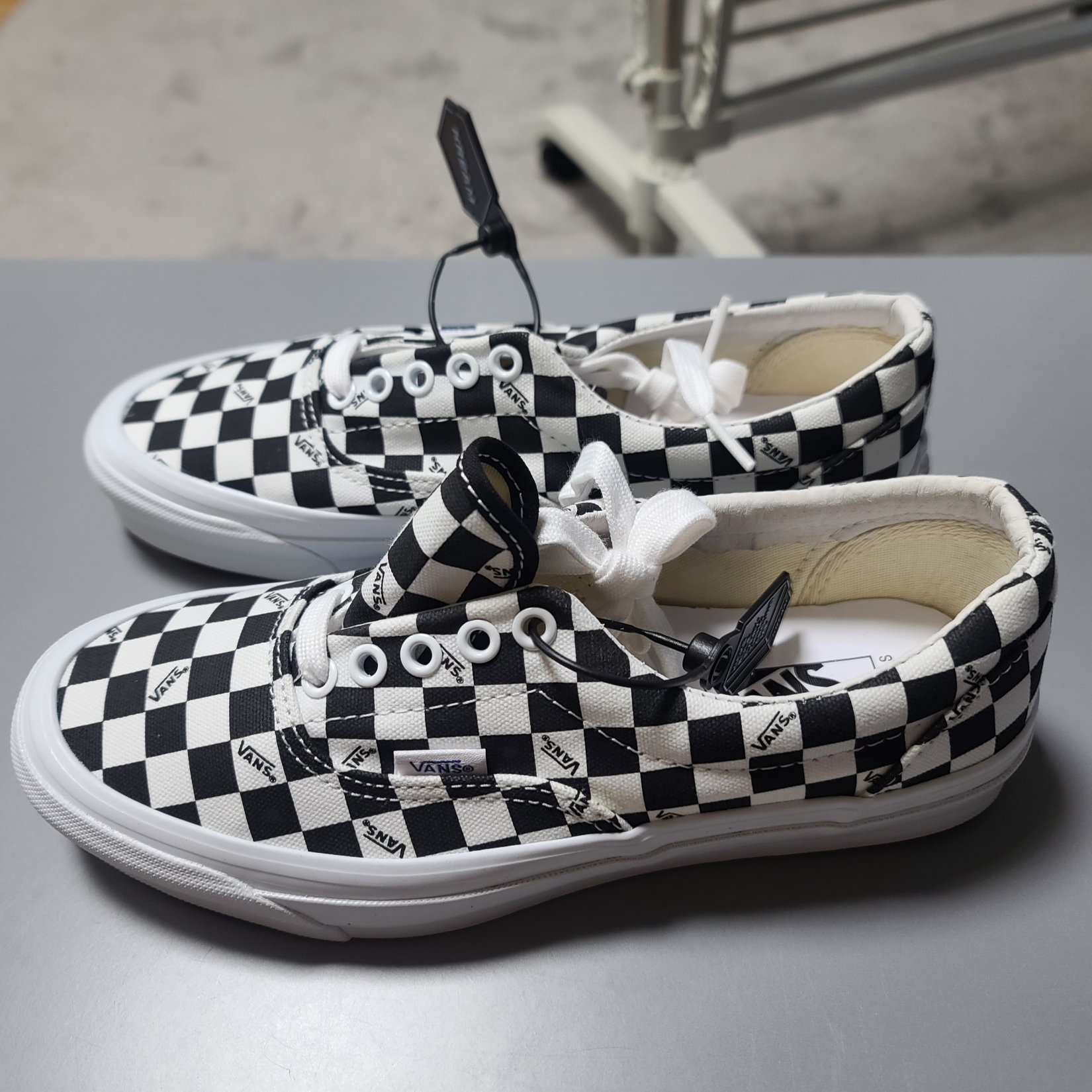 Vans Vault OG Era LX Checkerboard 착용 스타일 - 1
