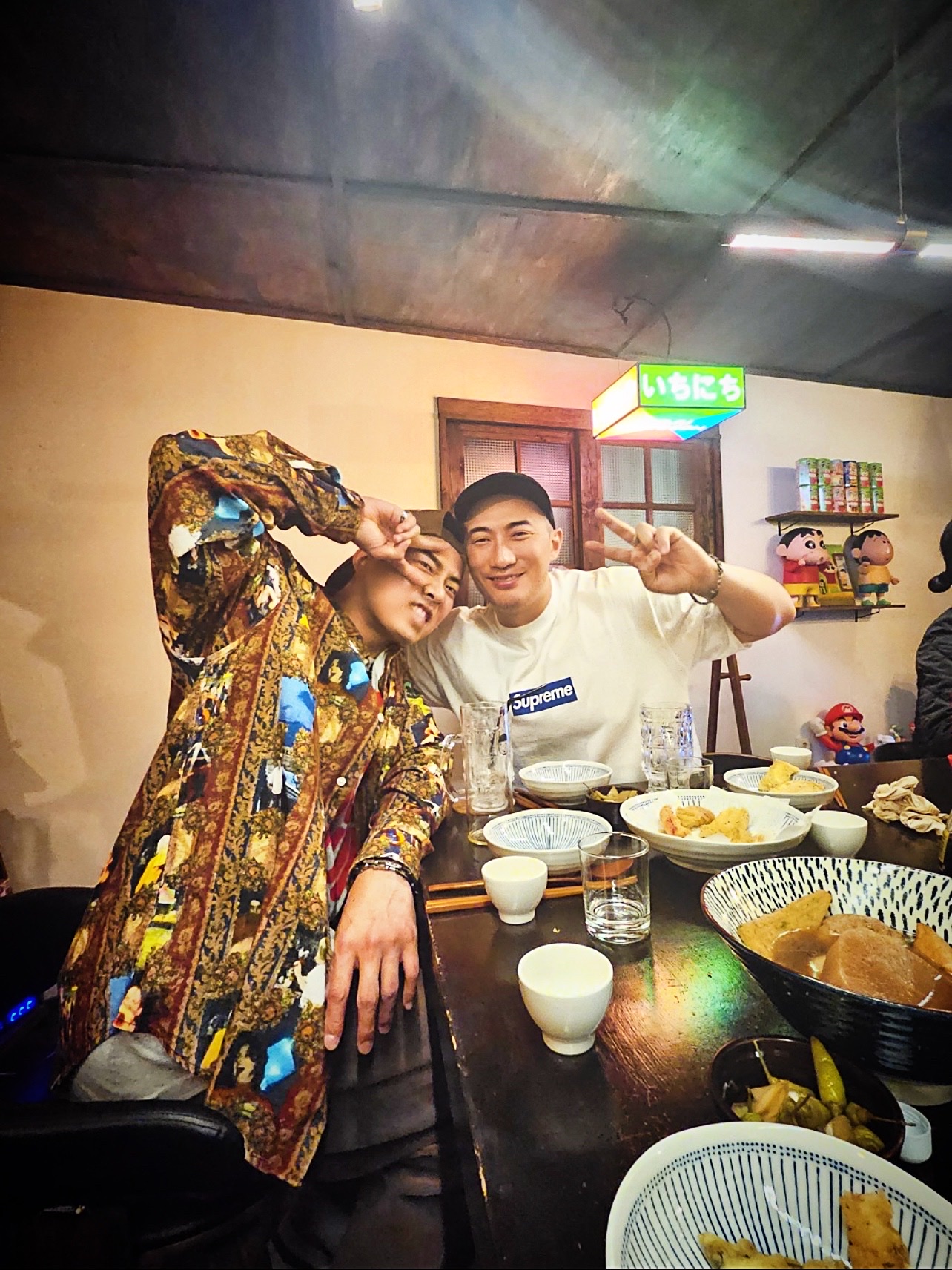 Supreme Mark Leckey Hardcore Printed Corduroy Shirt Multicolor - 23FW, Supreme Don’t Fuck Around T-Shirt Heather Grey - 22FW 착용 스타일 - 3