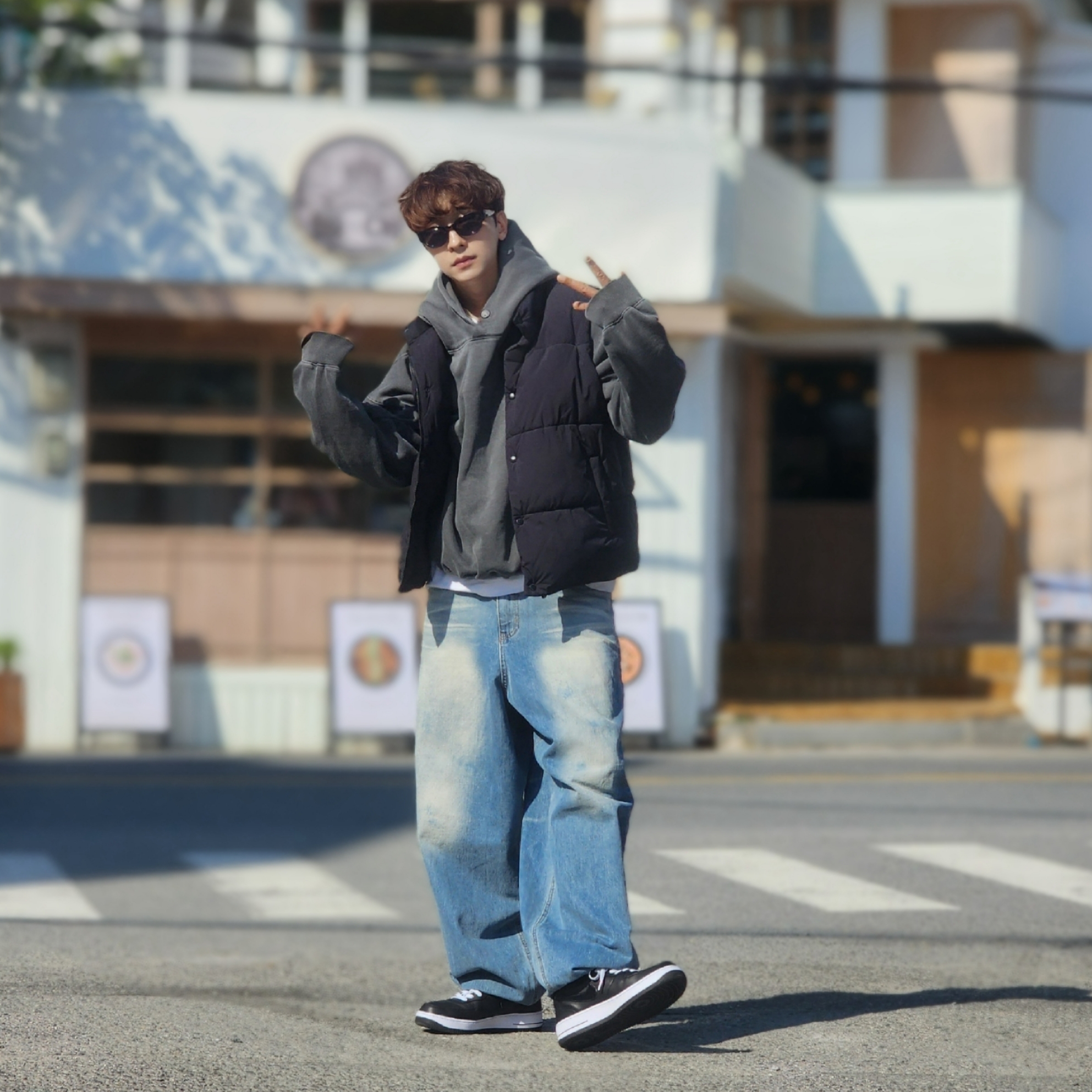 Nike x Stussy Air Force 1 '07 Mid SP Black, Punch Drunk Parties Circle Logo Garment Dyed Hoodie Charcoal 착용 스타일 - 3