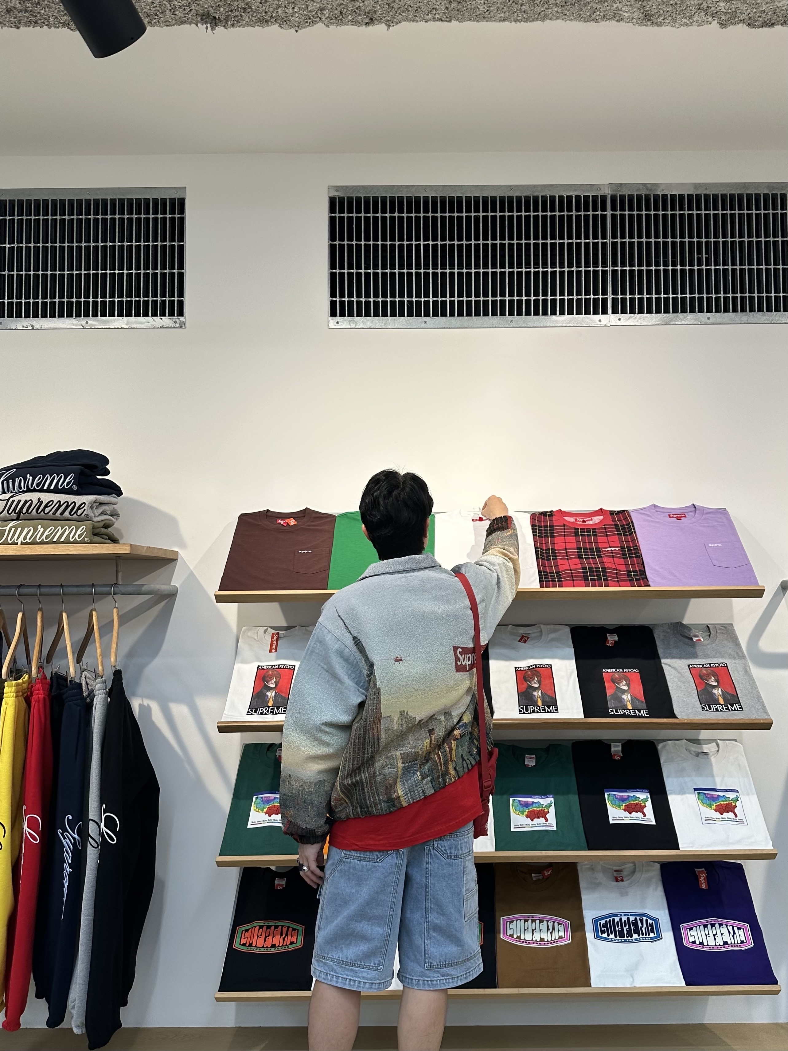 Supreme Aerial Tapestry Harrington Jacket - 20FW, Supreme NBA Youngboy T-Shirt Red - 23FW 착용 스타일 - 2