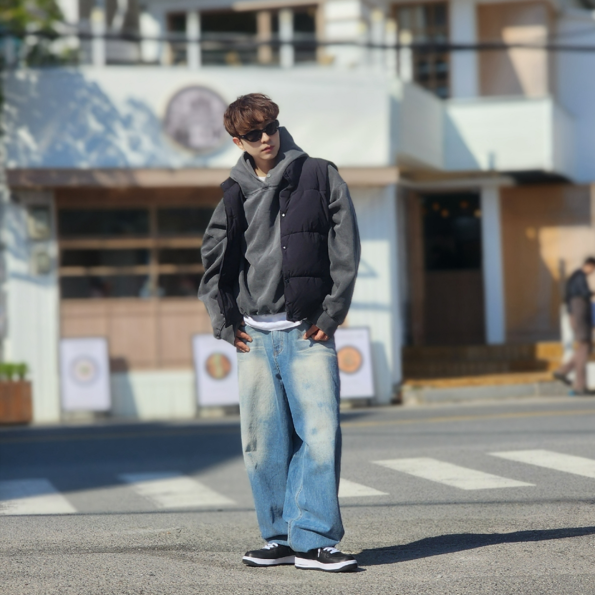 Nike x Stussy Air Force 1 '07 Mid SP Black, Punch Drunk Parties Circle Logo Garment Dyed Hoodie Charcoal 착용 스타일 - 5