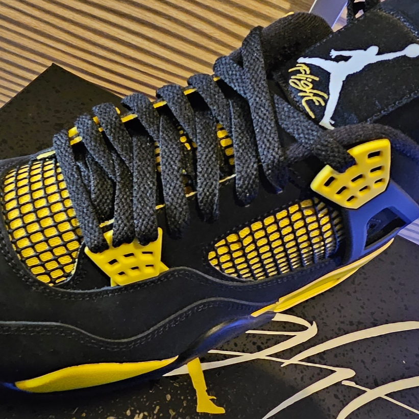 Jordan 4 Retro Thunder 2023 착용 스타일