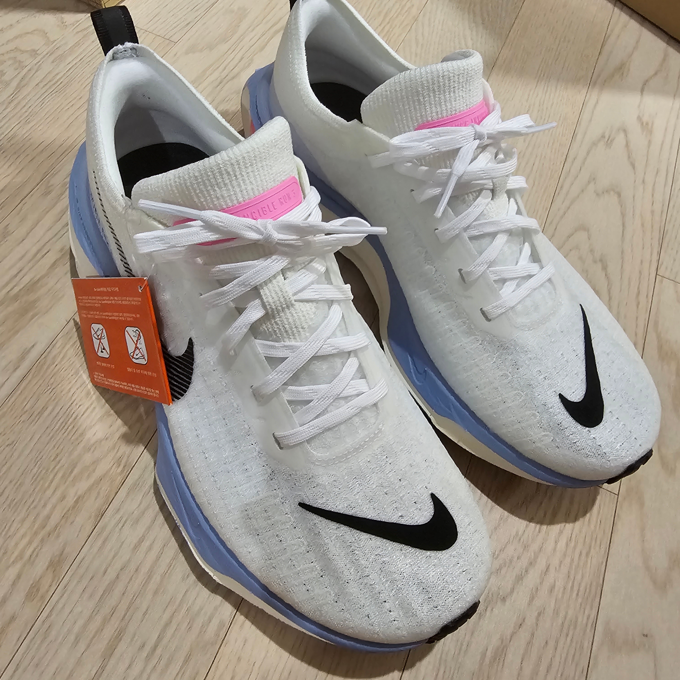 Nike ZoomX Invincible Run Flyknit 3 White Cobalt Bliss 착용 스타일 - 2