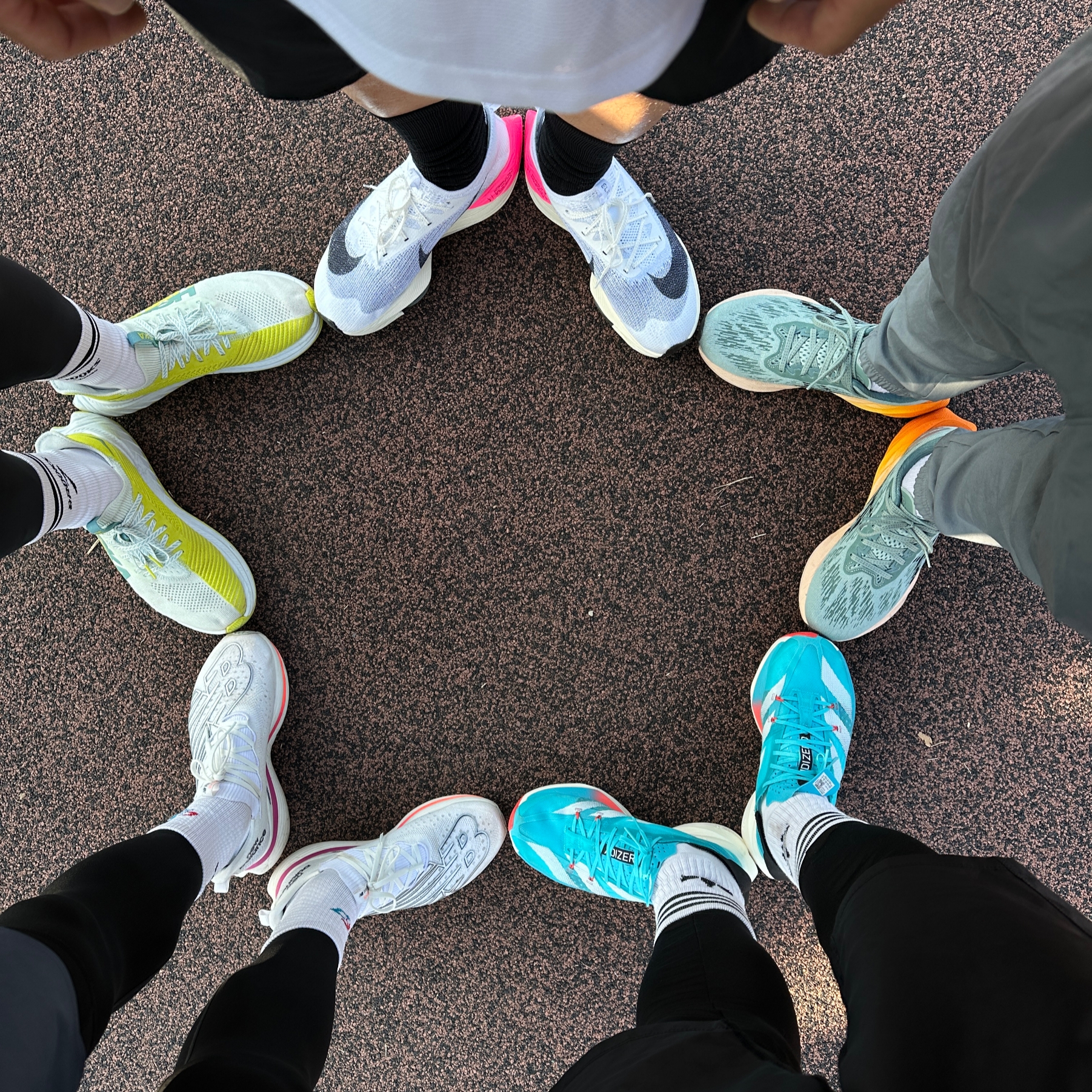 Nike Air Zoom Alphafly Next% Eliud Kipchoge Pink Blast, New Balance FuelCell SC Elite v3 White - 2E Wide 착용 스타일 - 1