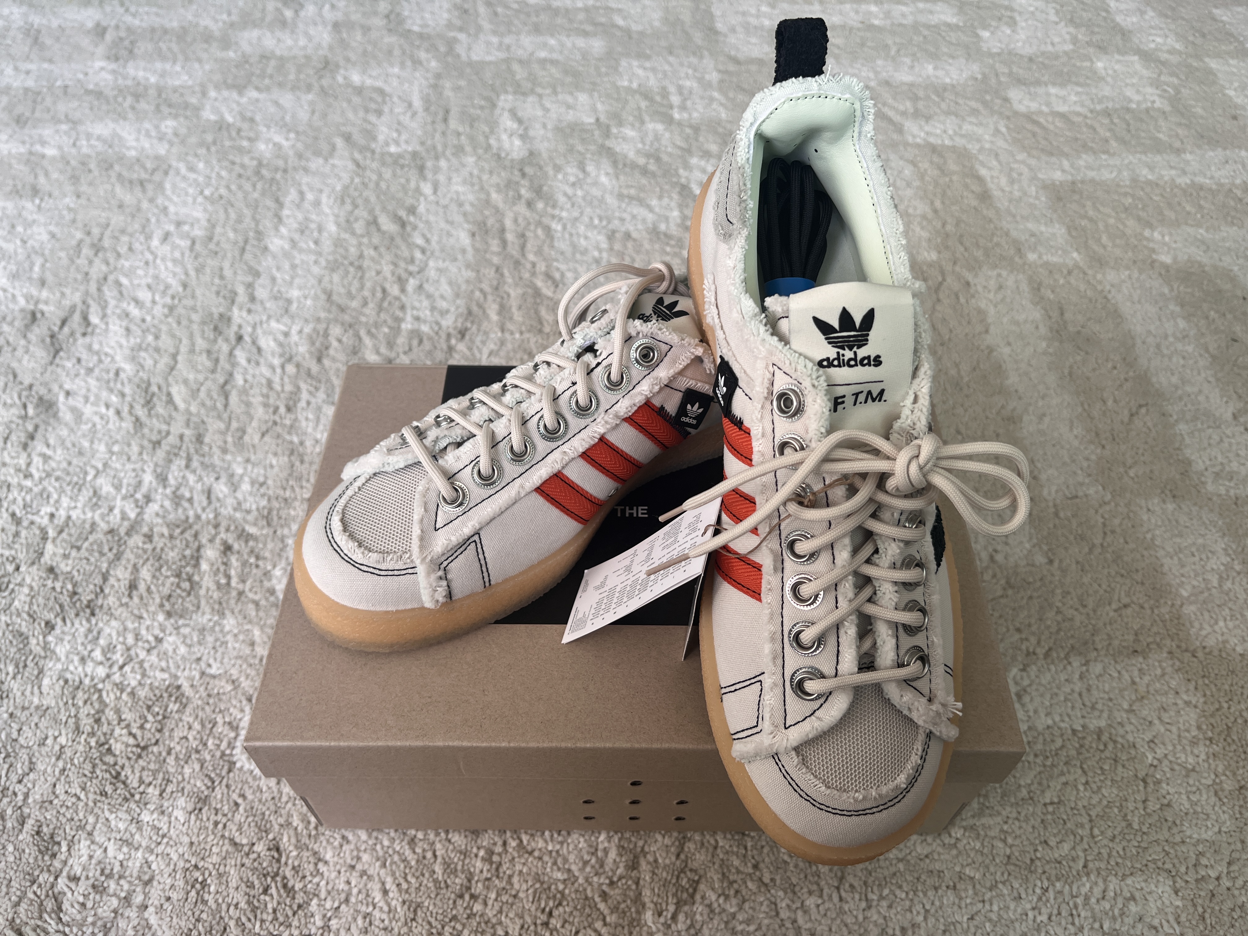 Adidas x Song for the Mute Campus 80s Bliss Core Black 착용 스타일 - 3