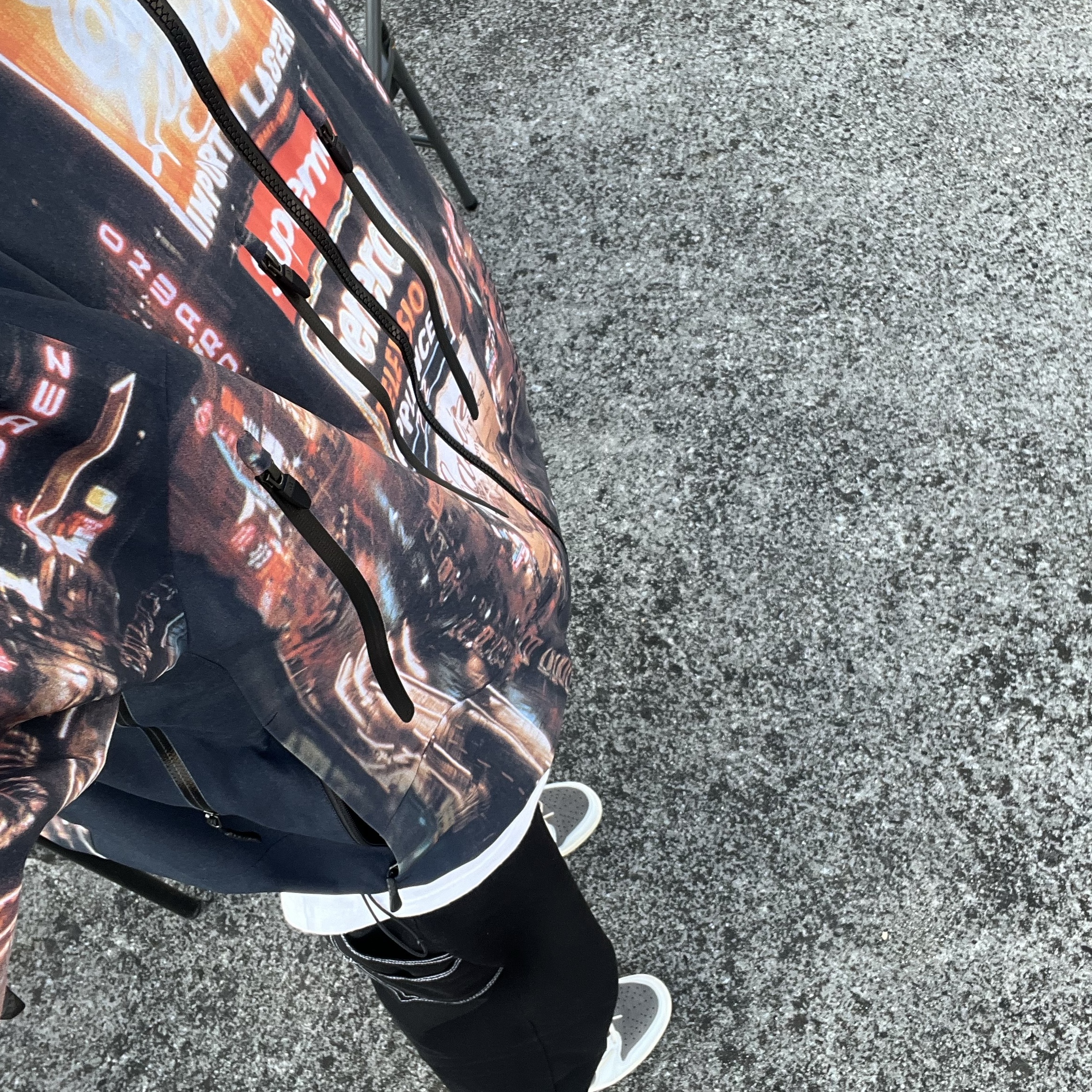 Supreme x The North Face Taped Seam Shell Jacket Times Square - 22FW, Jordan 1 x Travis Scott Retro Low OG SP Sail and Ridgerock 착용 스타일 - 1