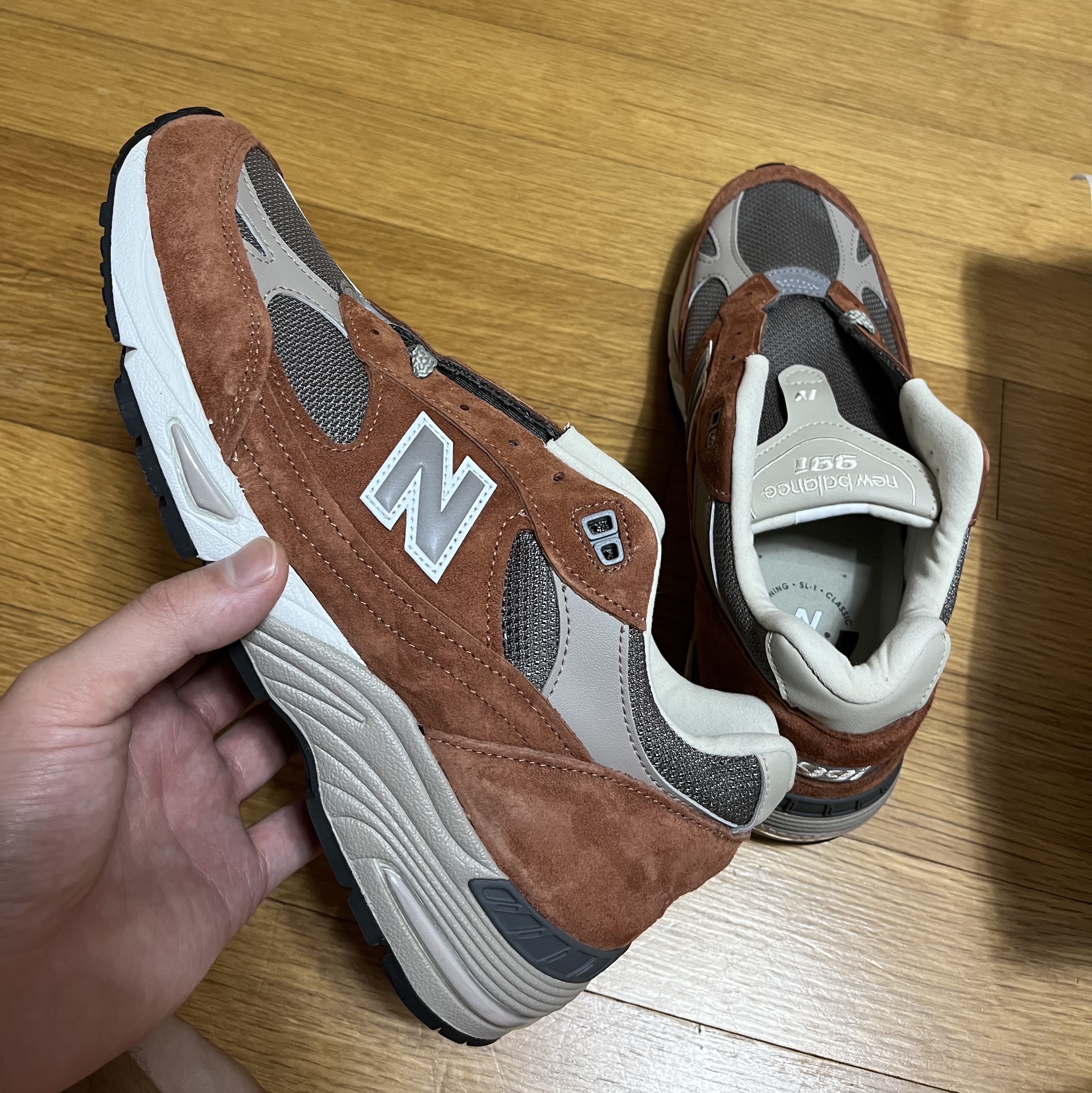 New Balance 991 Made in UK Sequoia Falcon 착용 스타일