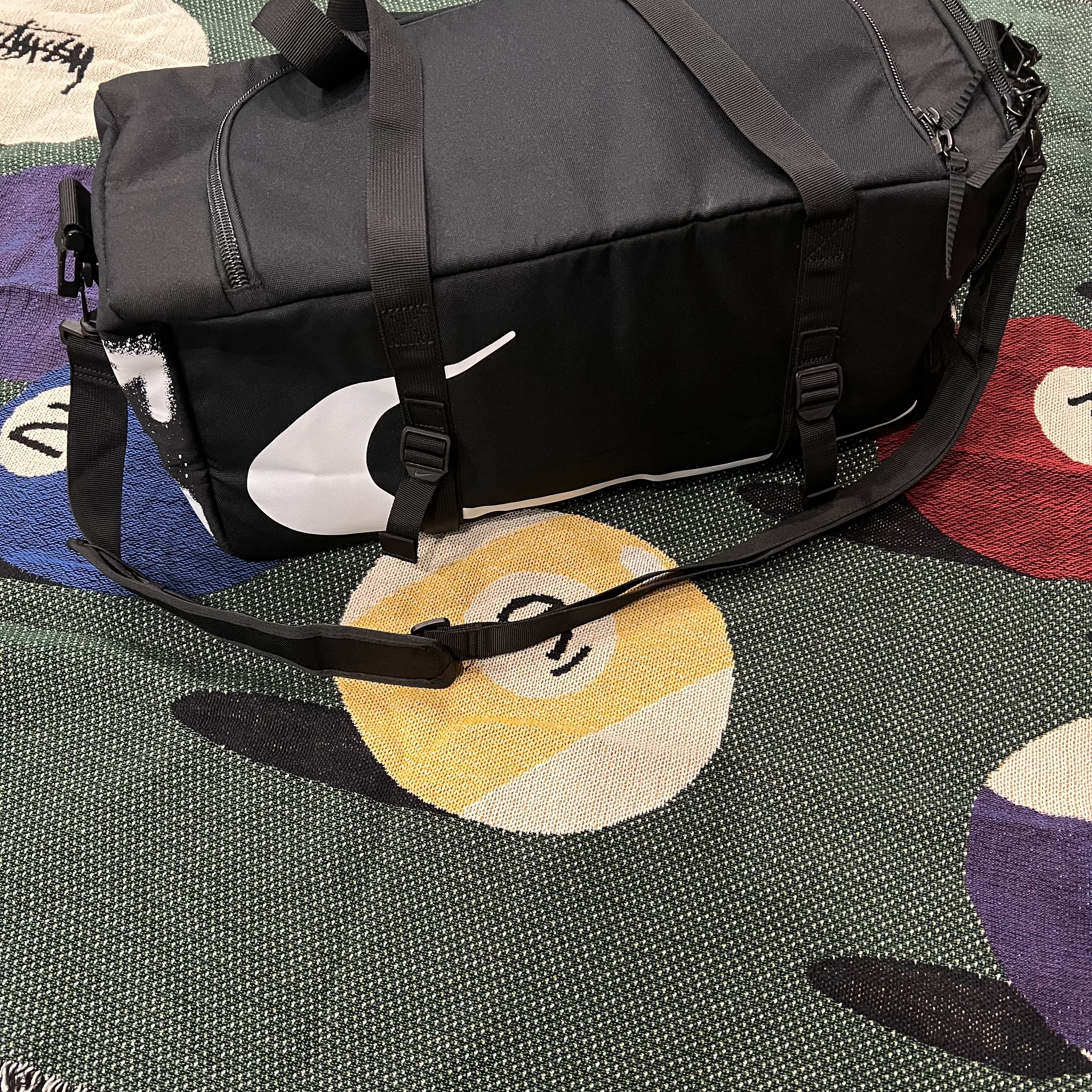 Nike x Off-White Duffle Bag Black 착용 스타일 - 1
