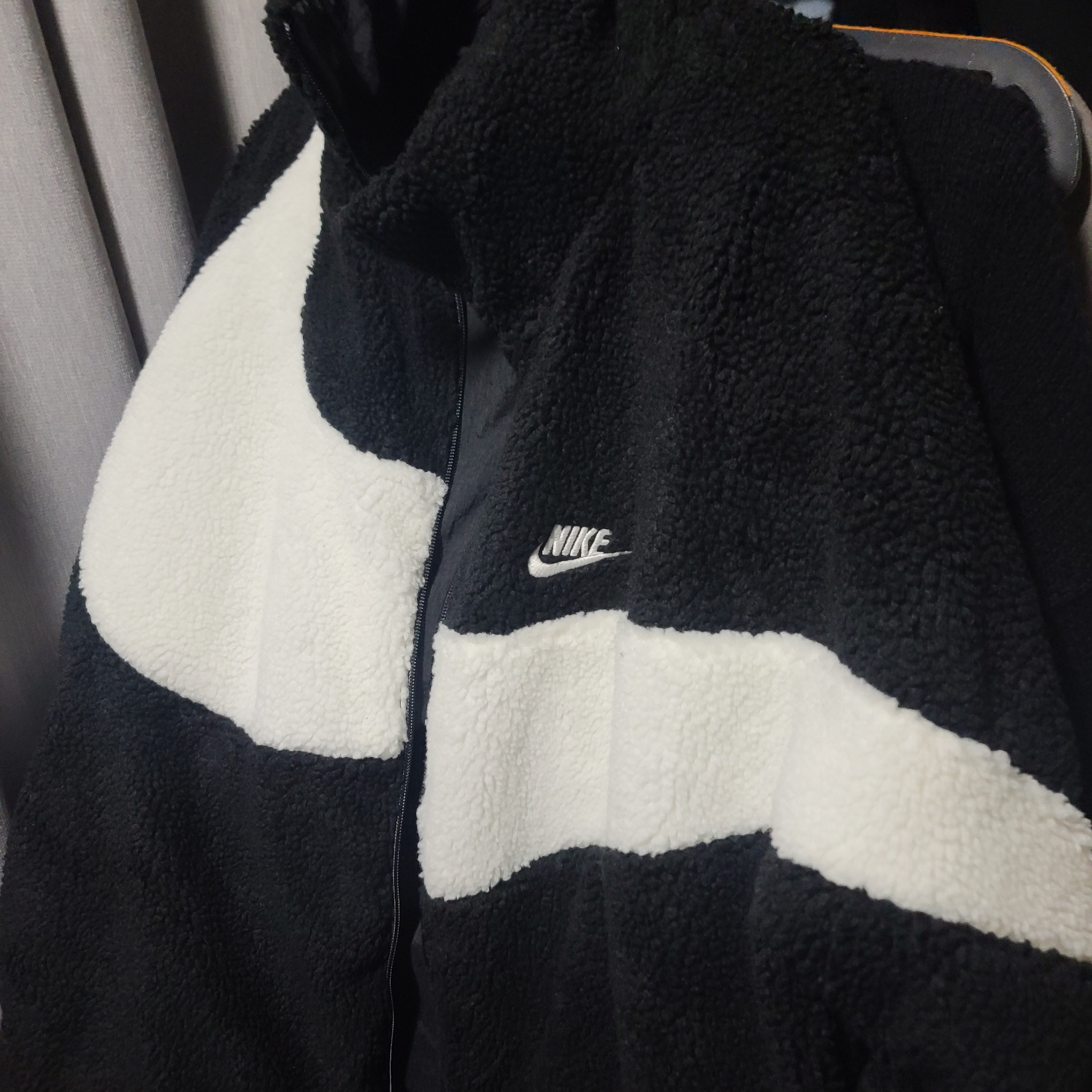 Nike Big Swoosh Full Zip Jacket Black Sail 착용 스타일 - 1