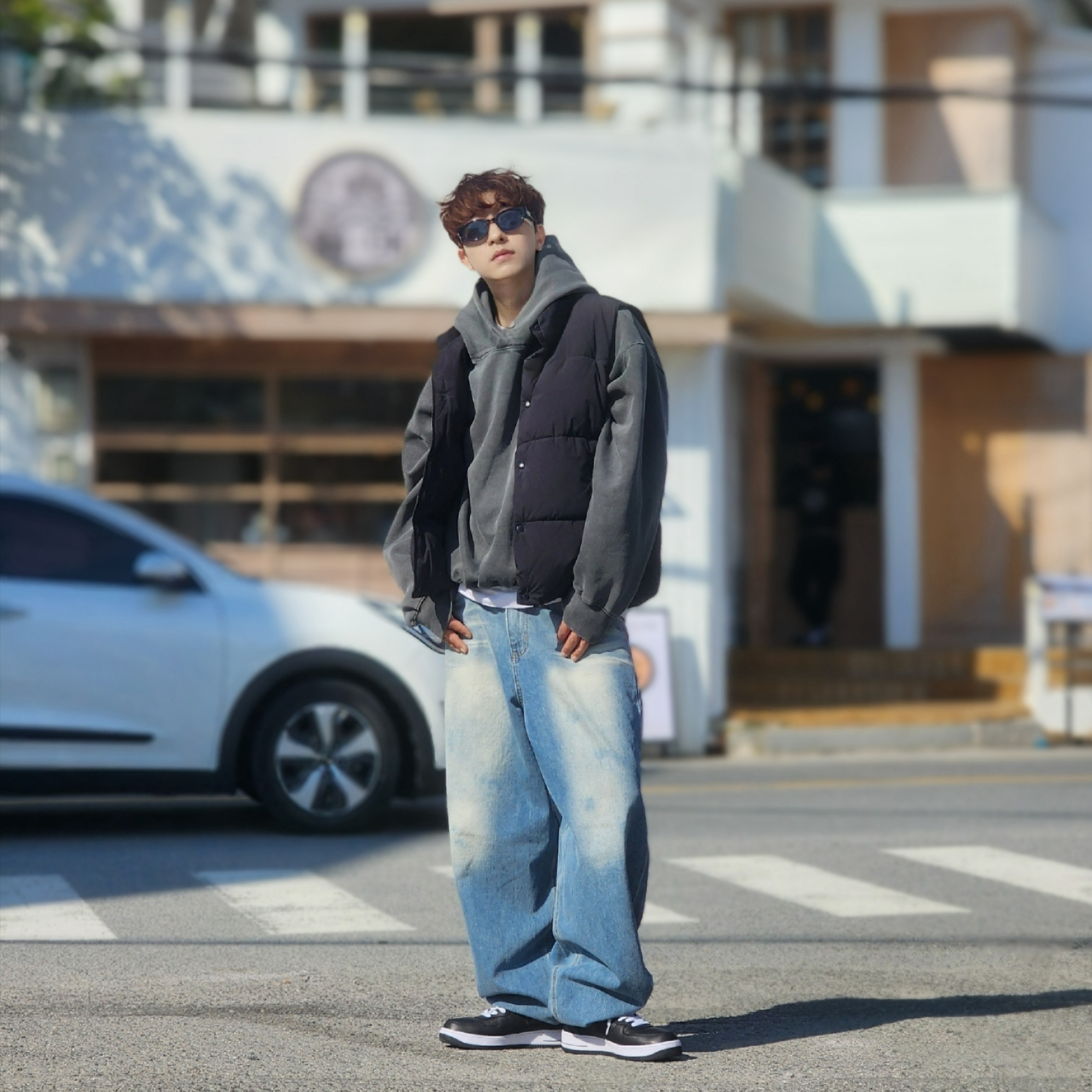 Nike x Stussy Air Force 1 '07 Mid SP Black, Punch Drunk Parties Circle Logo Garment Dyed Hoodie Charcoal 착용 스타일 - 1