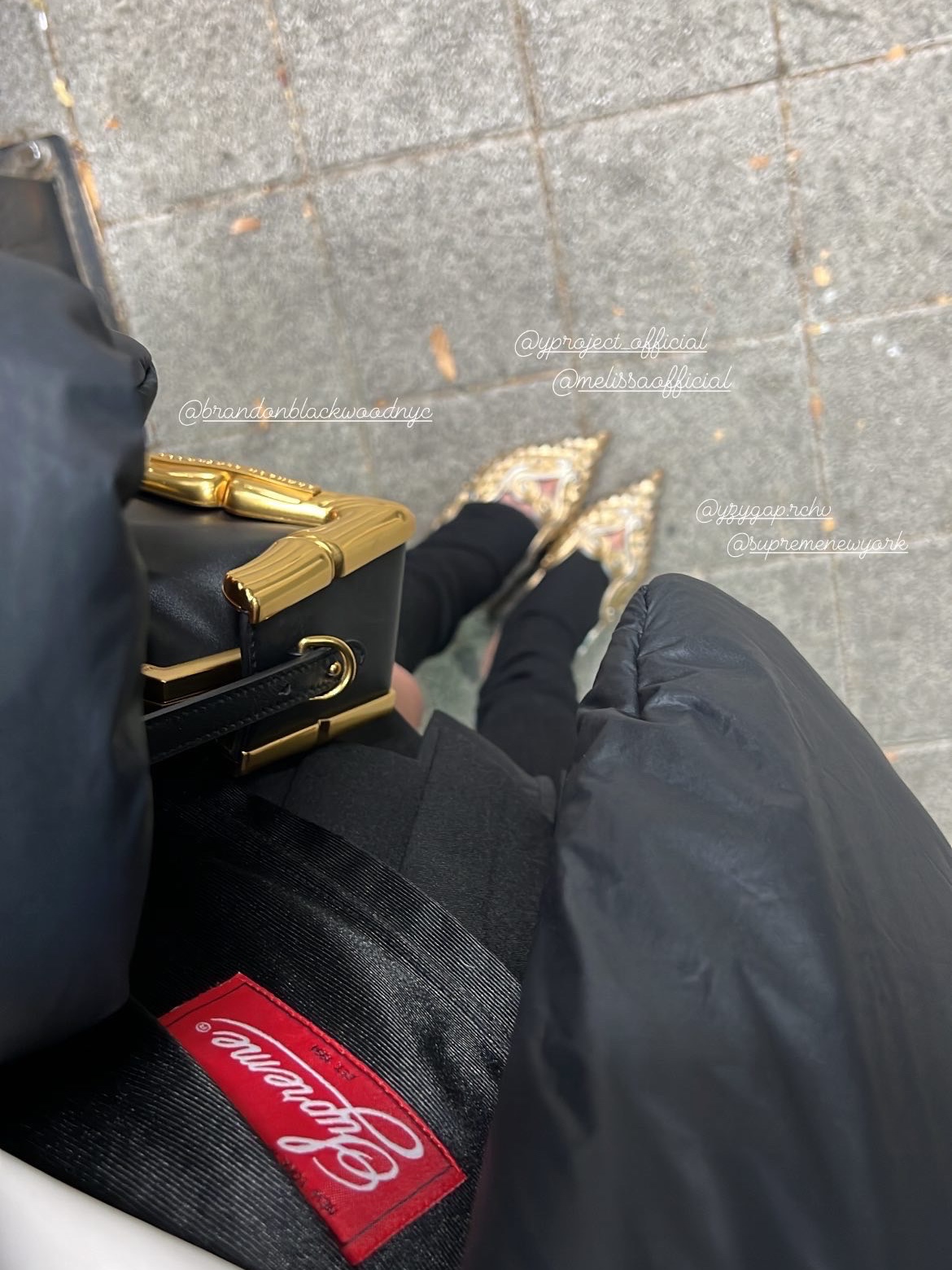 (W) Melissa x Y Project Court Shoe Gold, Yeezy Gap Engineered By Balenciaga Round Jacket 2 Black 착용 스타일 - 3