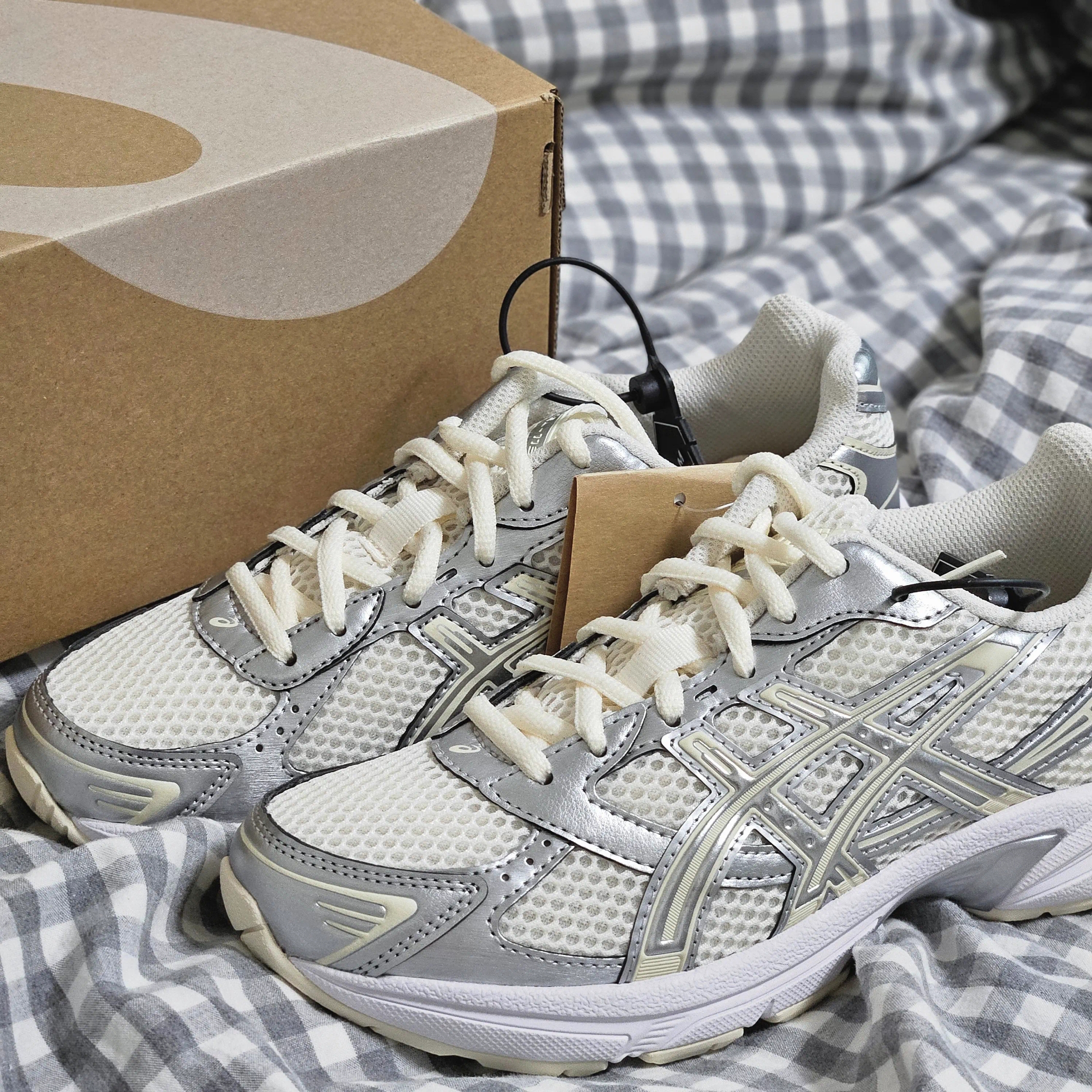 (W) Asics Gel-1130 Cream Pure Silver 착용 스타일