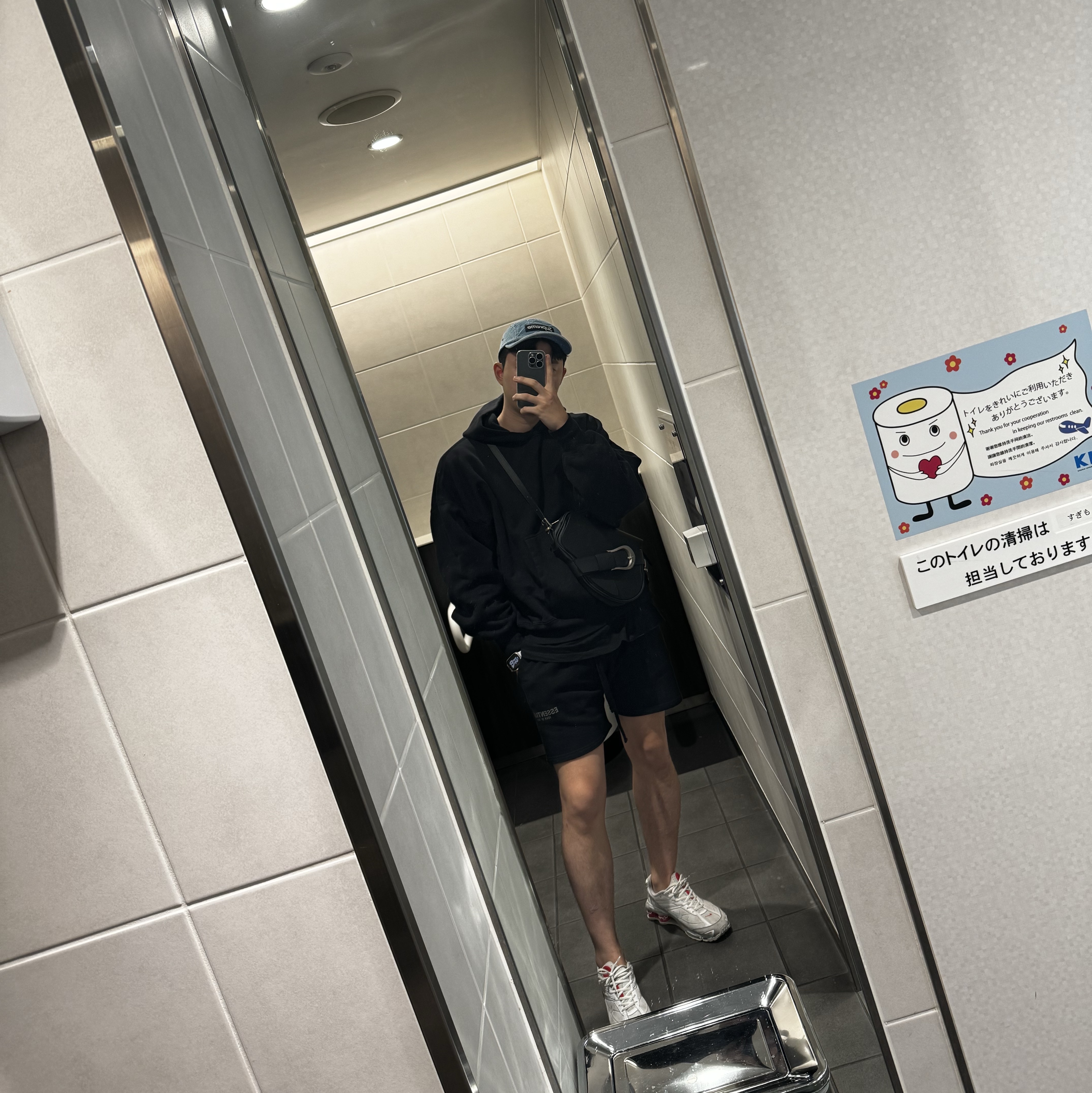 Yeezy Gap Hoodie Black, Stussy S64 Pigment Dyed T-Shirt Black 착용 스타일
