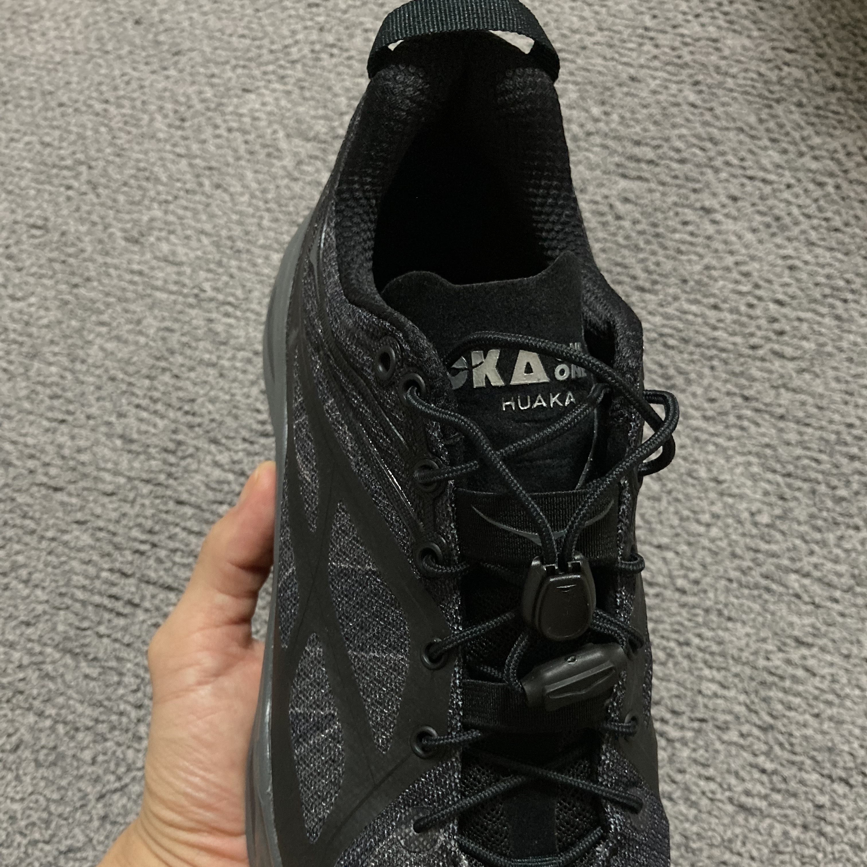 Hoka Huaka Origins Black 착용 스타일 - 3