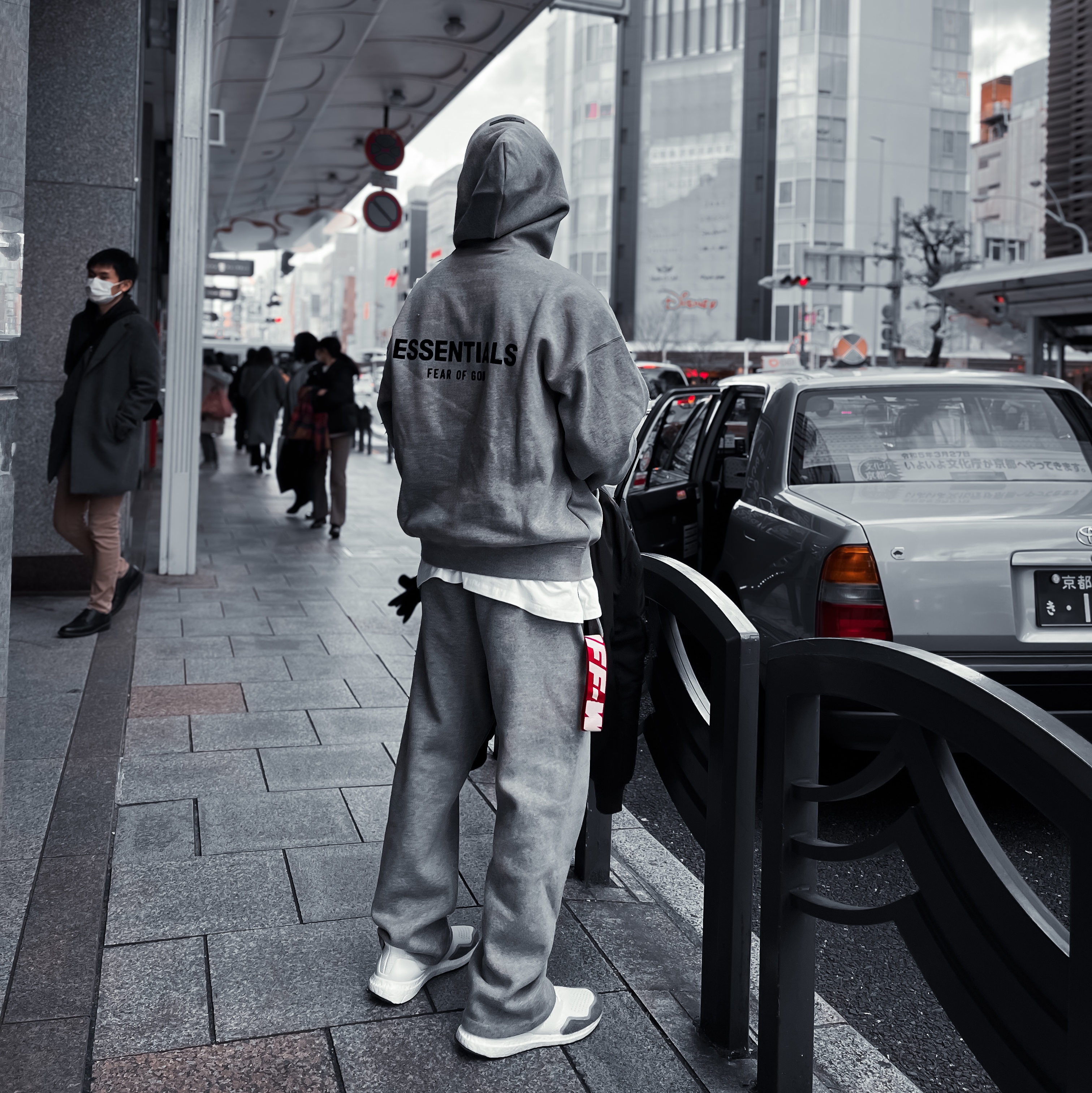 Essentials The Core Collection Hoodie Dark Oatmeal 착용 스타일