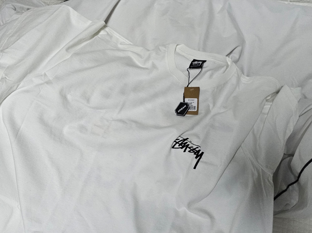 Stussy Kittens T-Shirt White 착용 스타일 - 2