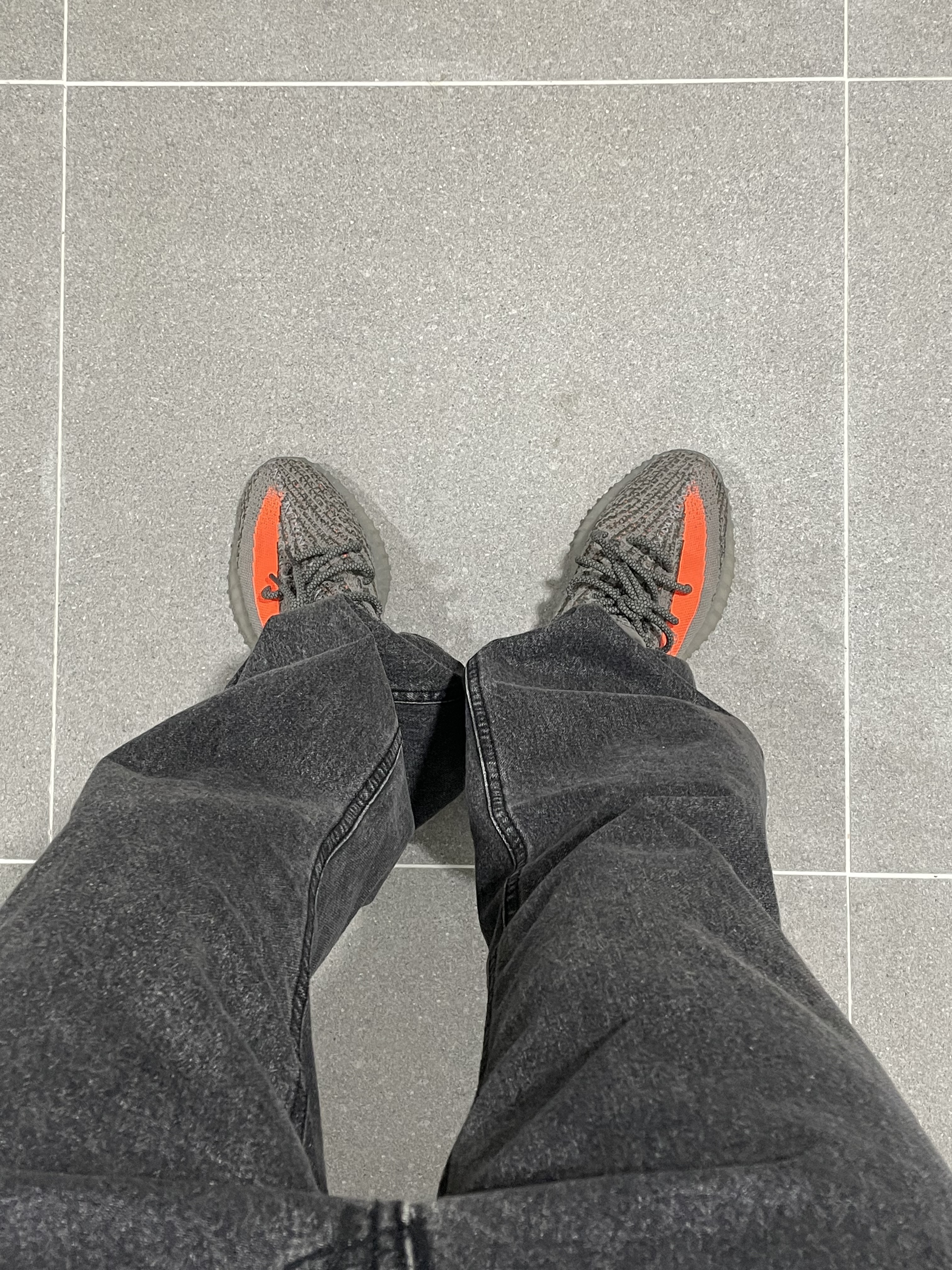 Adidas Yeezy Boost 350 V2 Beluga - Reflective 착용 스타일
