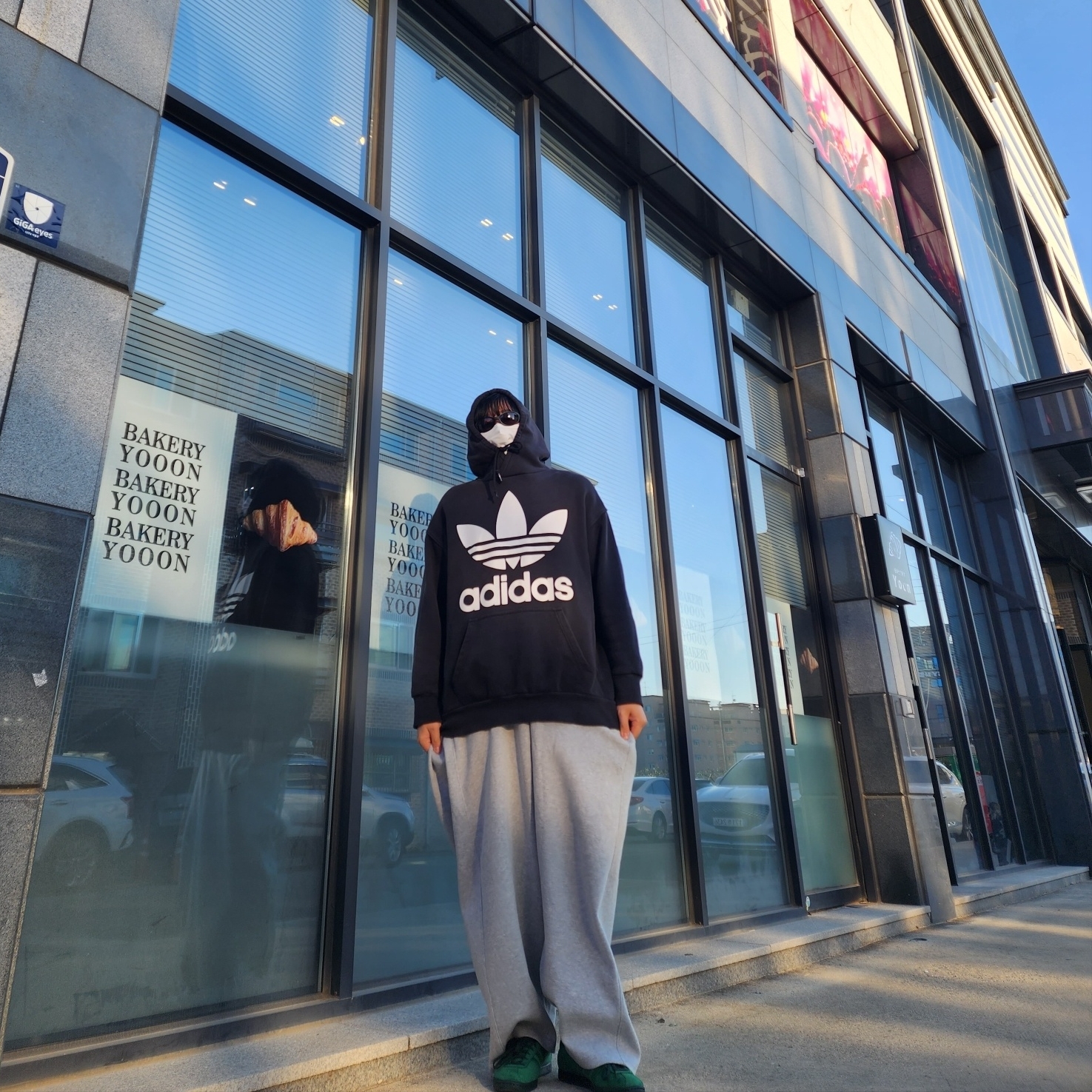 Adidas Tobacco Gruen Dark Green, Oakley Eye Jacket Redux Matte Black Frame Prizm Grey Lenses High Bridge Fit 착용 스타일 - 2