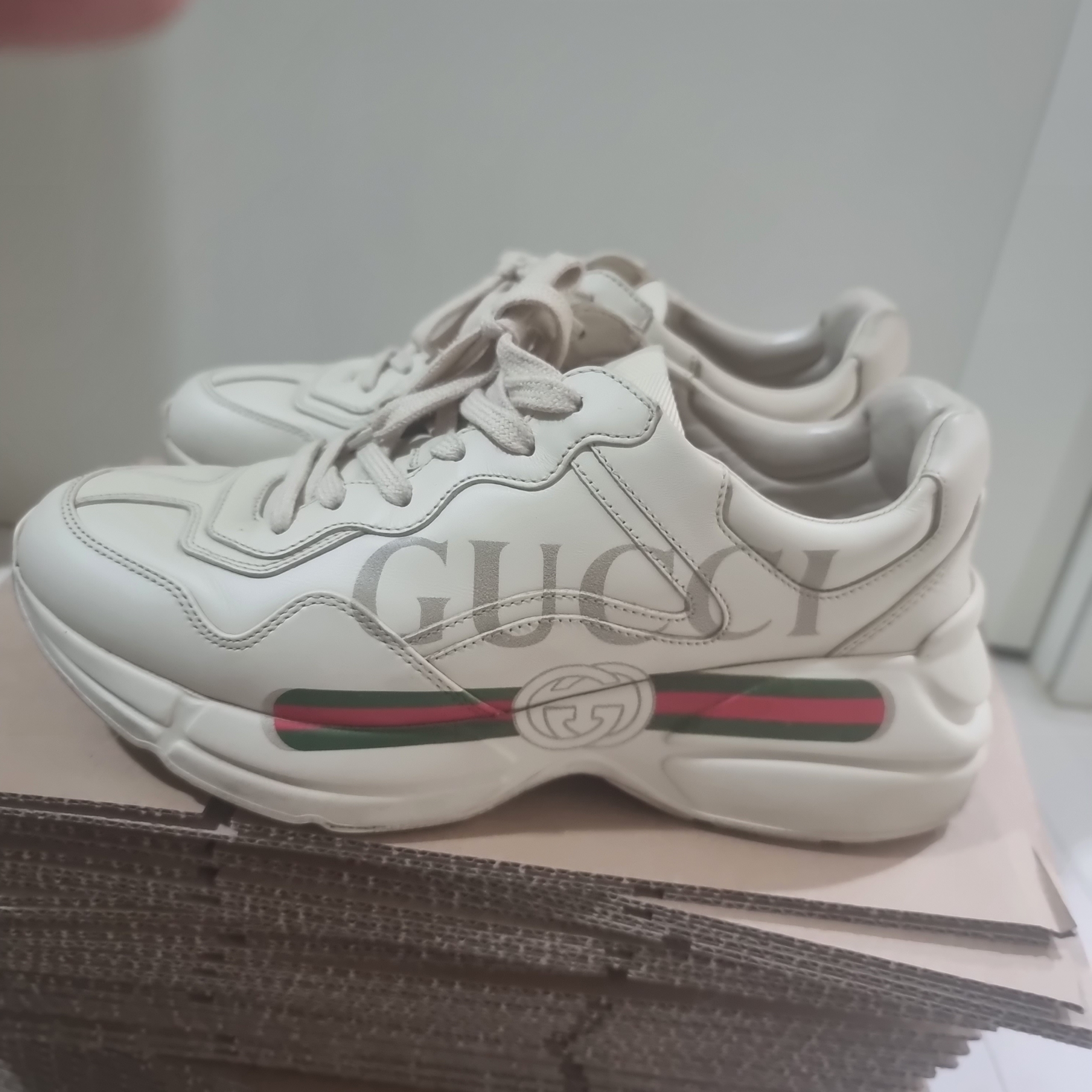 (W) Gucci Rhyton Leather Sneakers Logo 착용 스타일