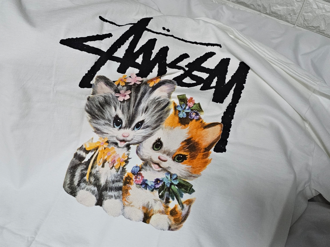 Stussy Kittens T-Shirt White 착용 스타일 - 1