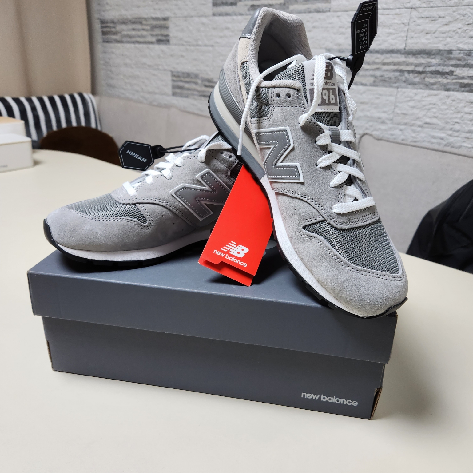New Balance 996 Grey 착용 스타일 - 1
