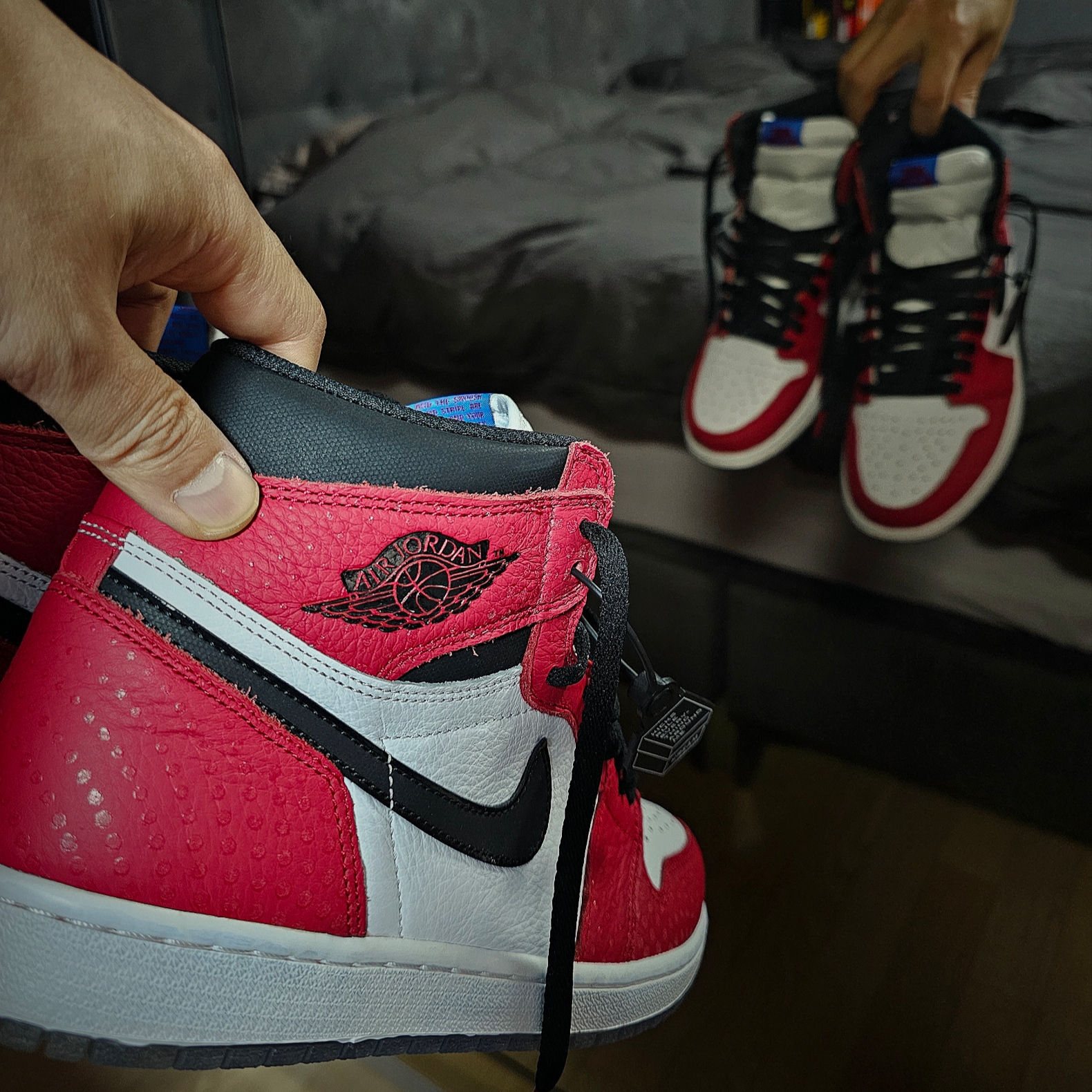 Jordan 1 Retro High Spider-Man Origin Story 착용 스타일 - 1