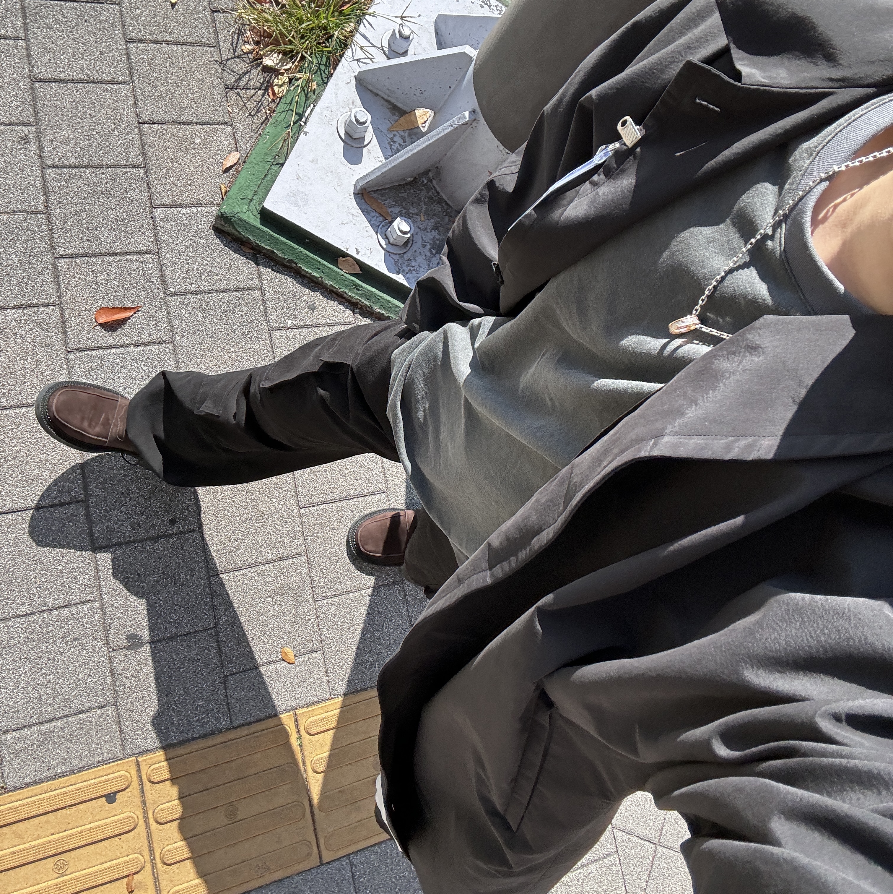 STU Hook Dolman Coat Black with Name Tag, STU Suede Peny Loafers Brown 착용 스타일 - 2