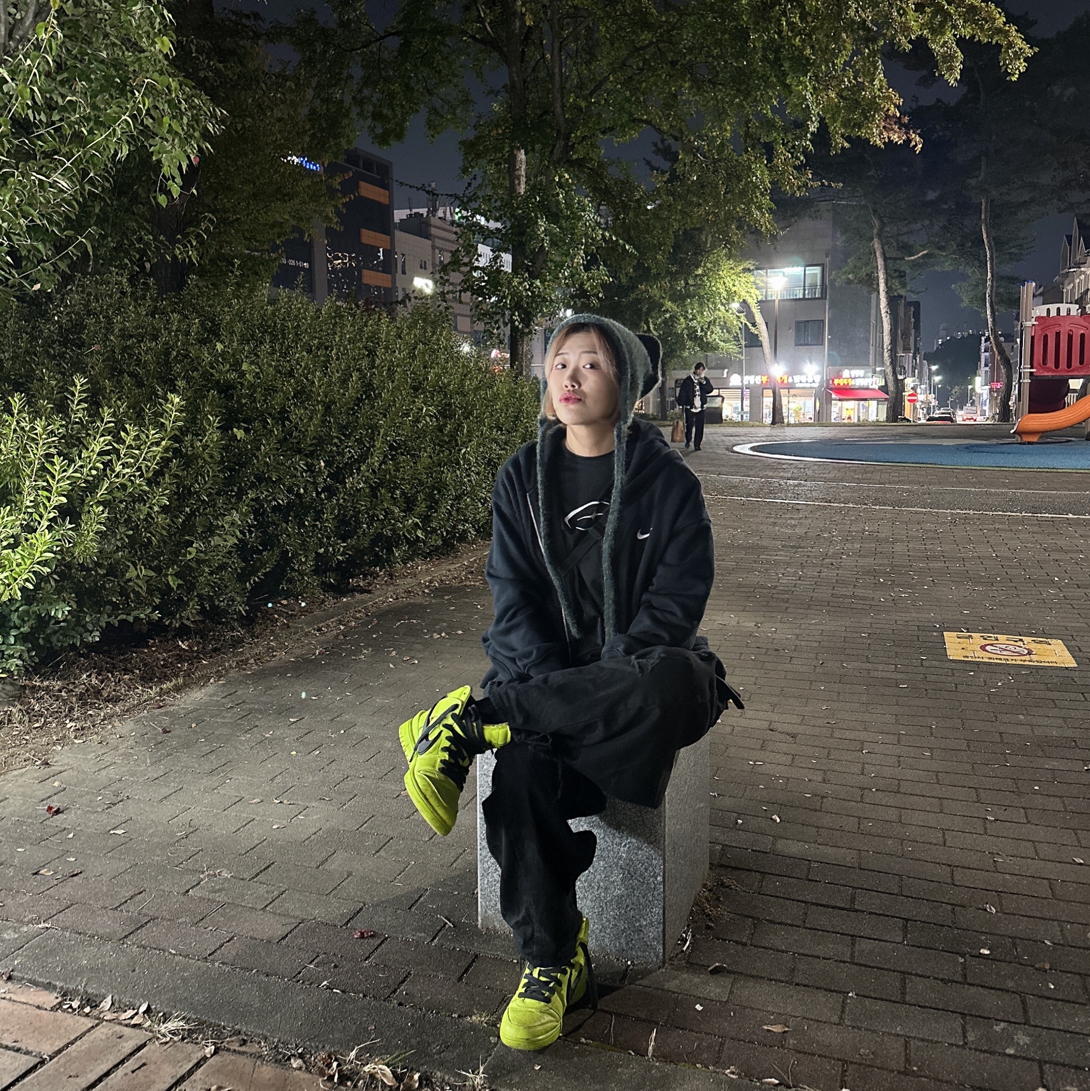 Nike x Ambush Dunk High Flash Lime 착용 스타일 - 3