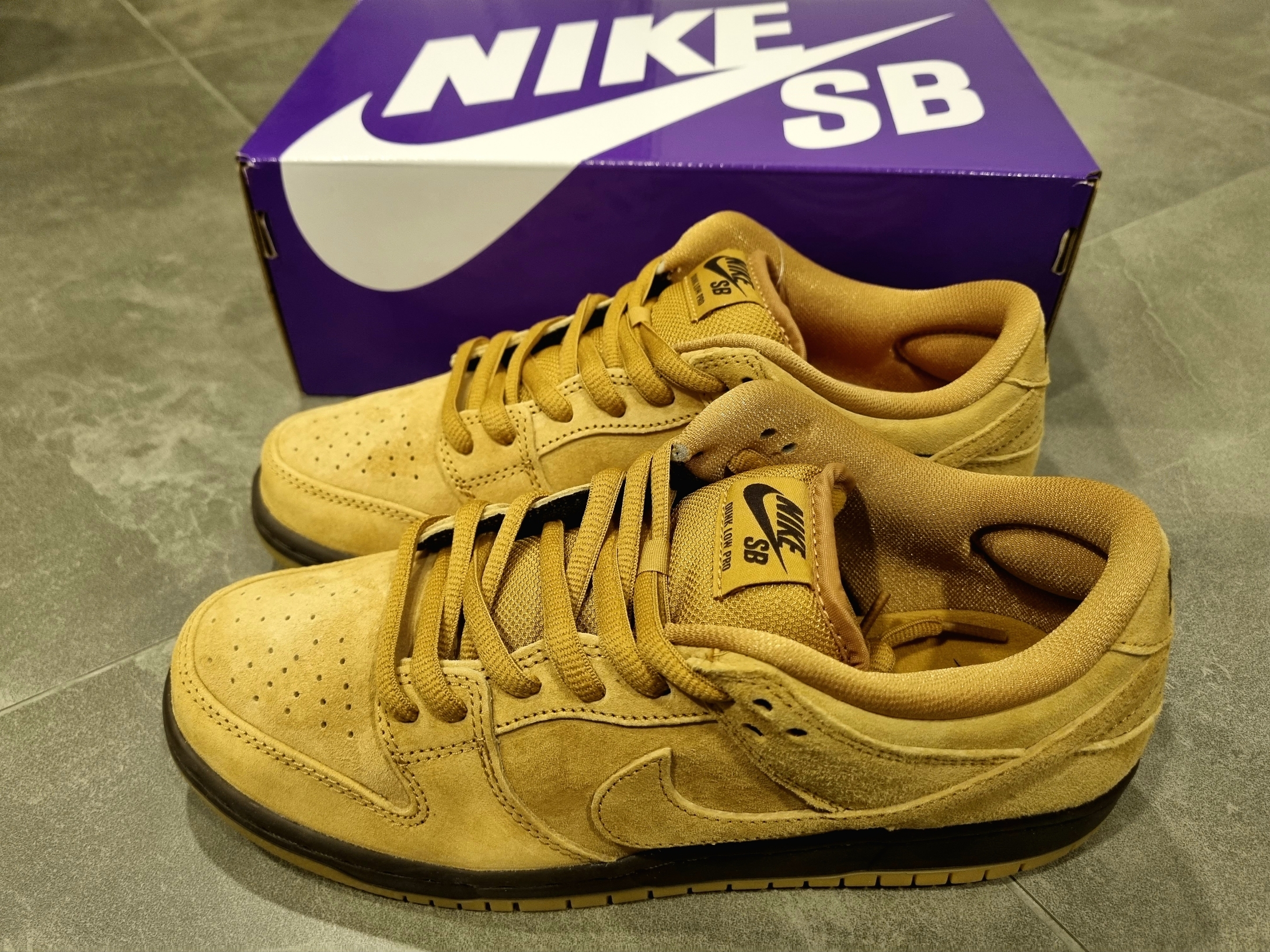 Nike SB Dunk Low Pro Wheat 2023 착용 스타일 - 6