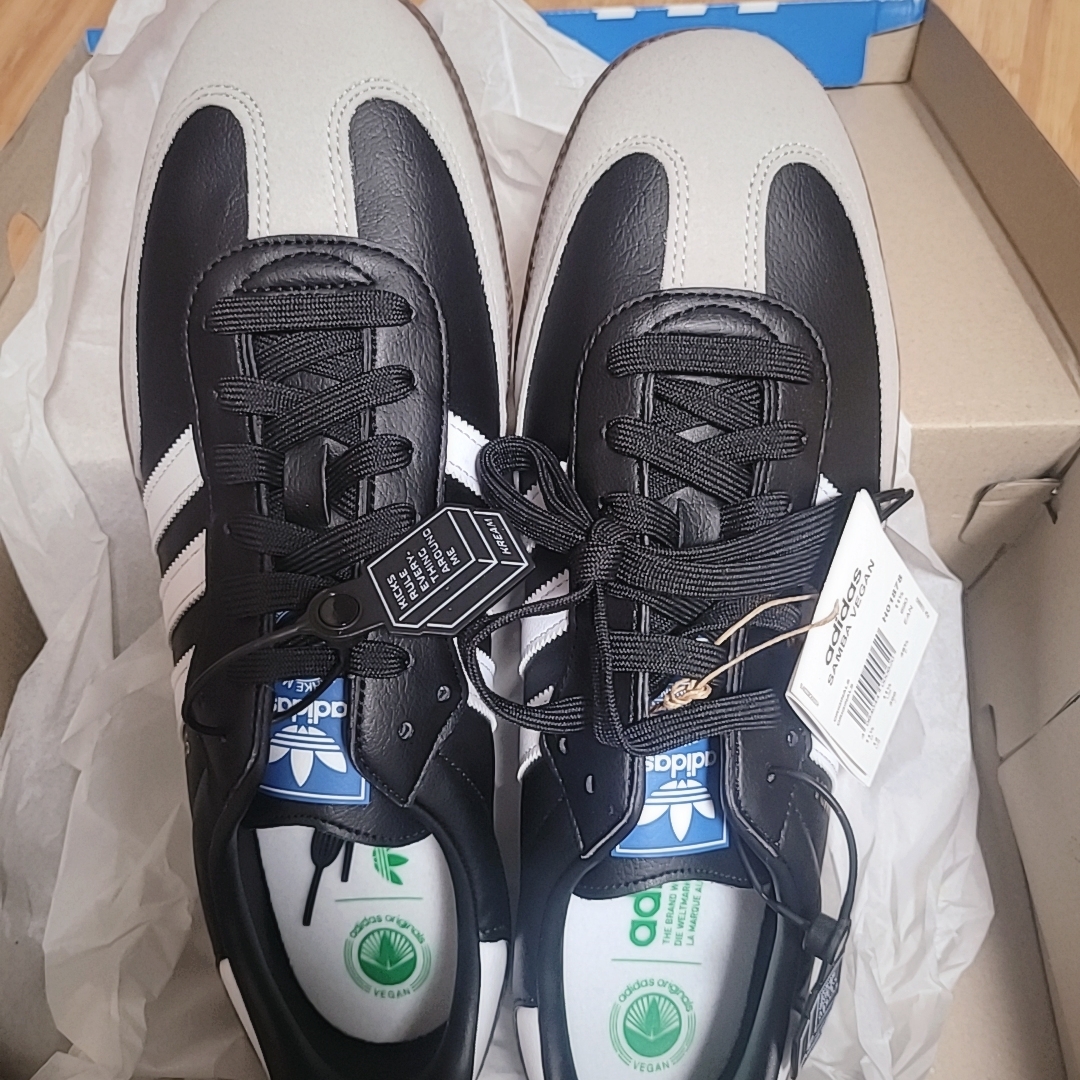 Adidas Samba Vegan Black White 착용 스타일