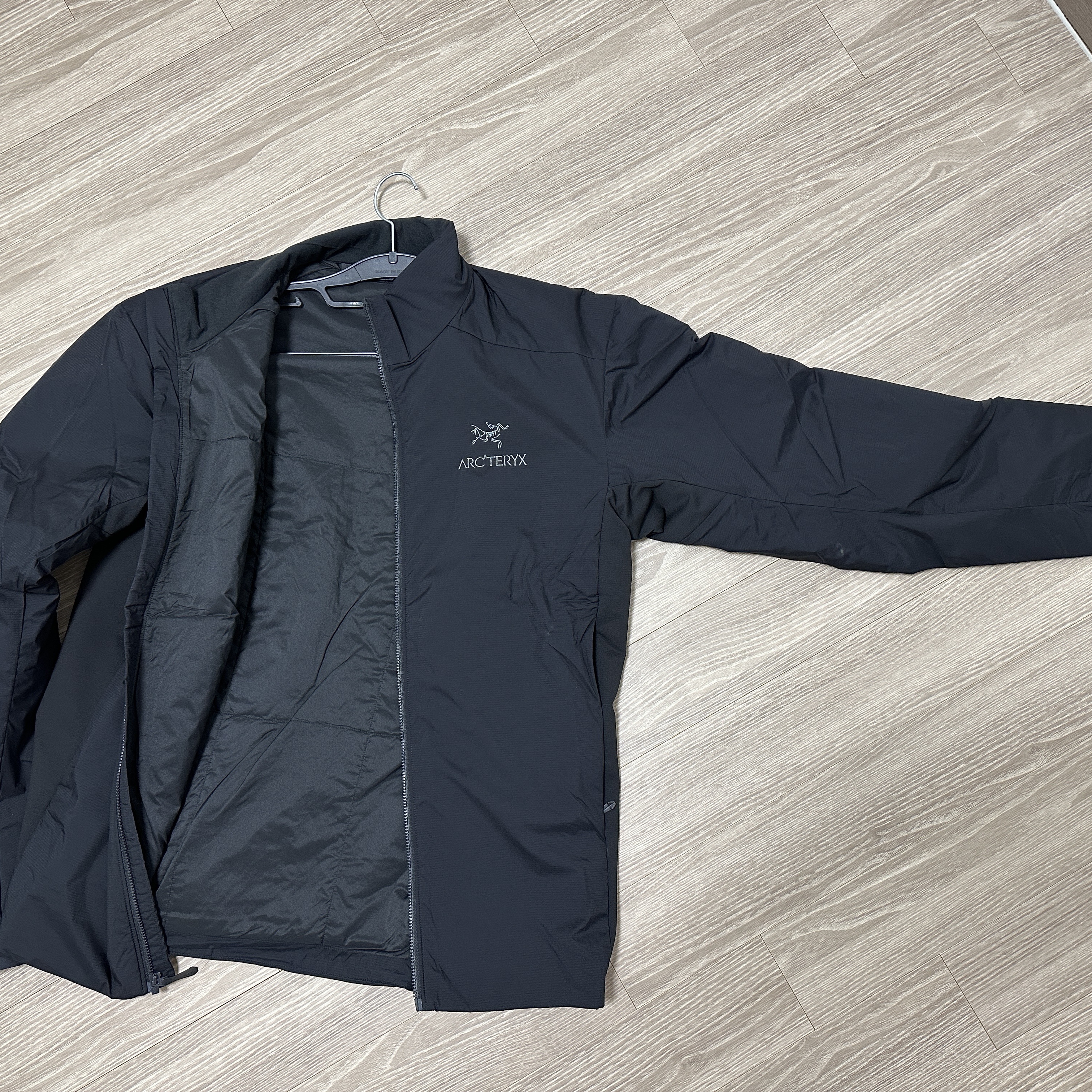 Arc'teryx Atom LT Jacket Black 착용 스타일