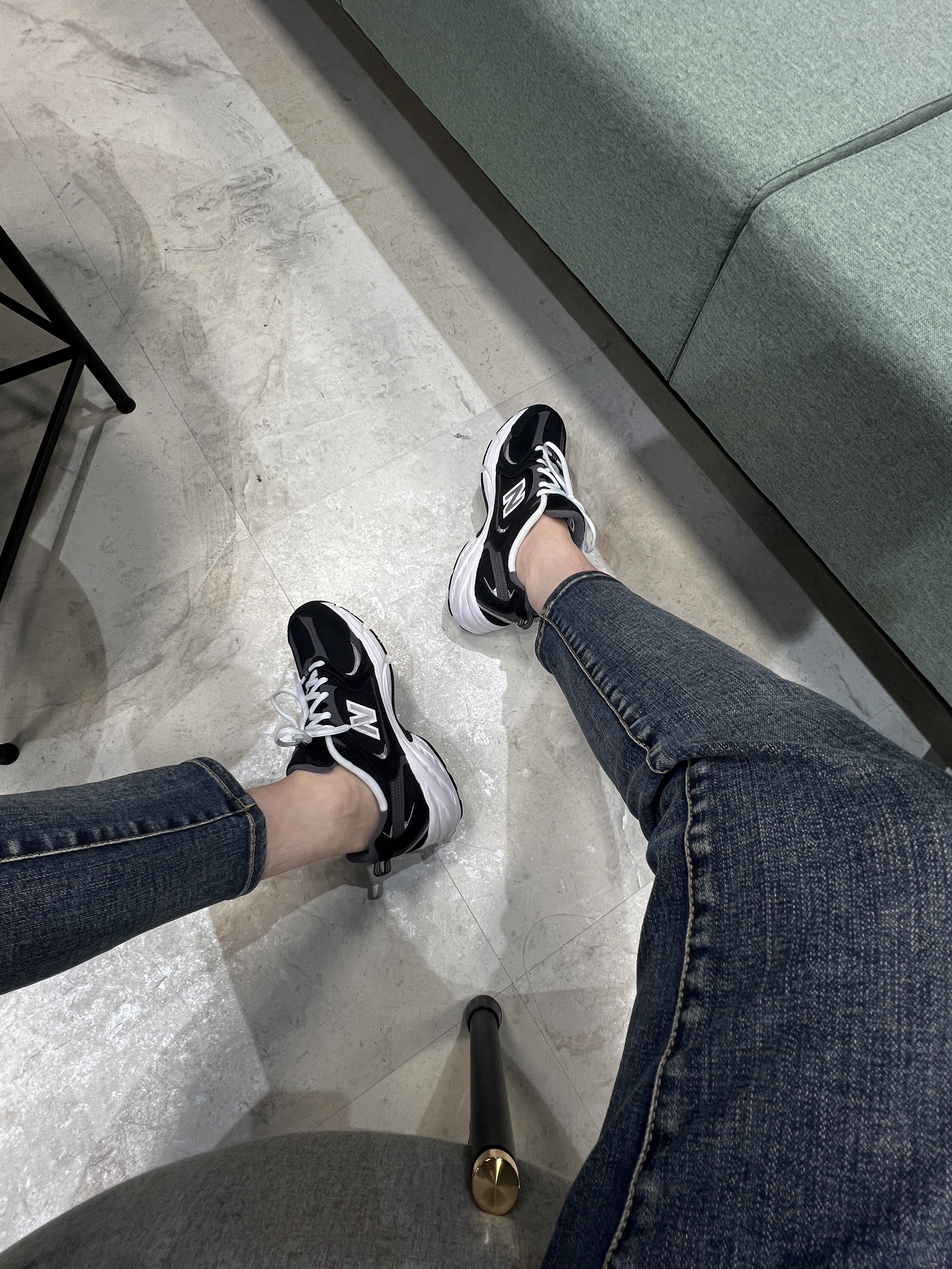 New Balance 530 Classic Black 착용 스타일