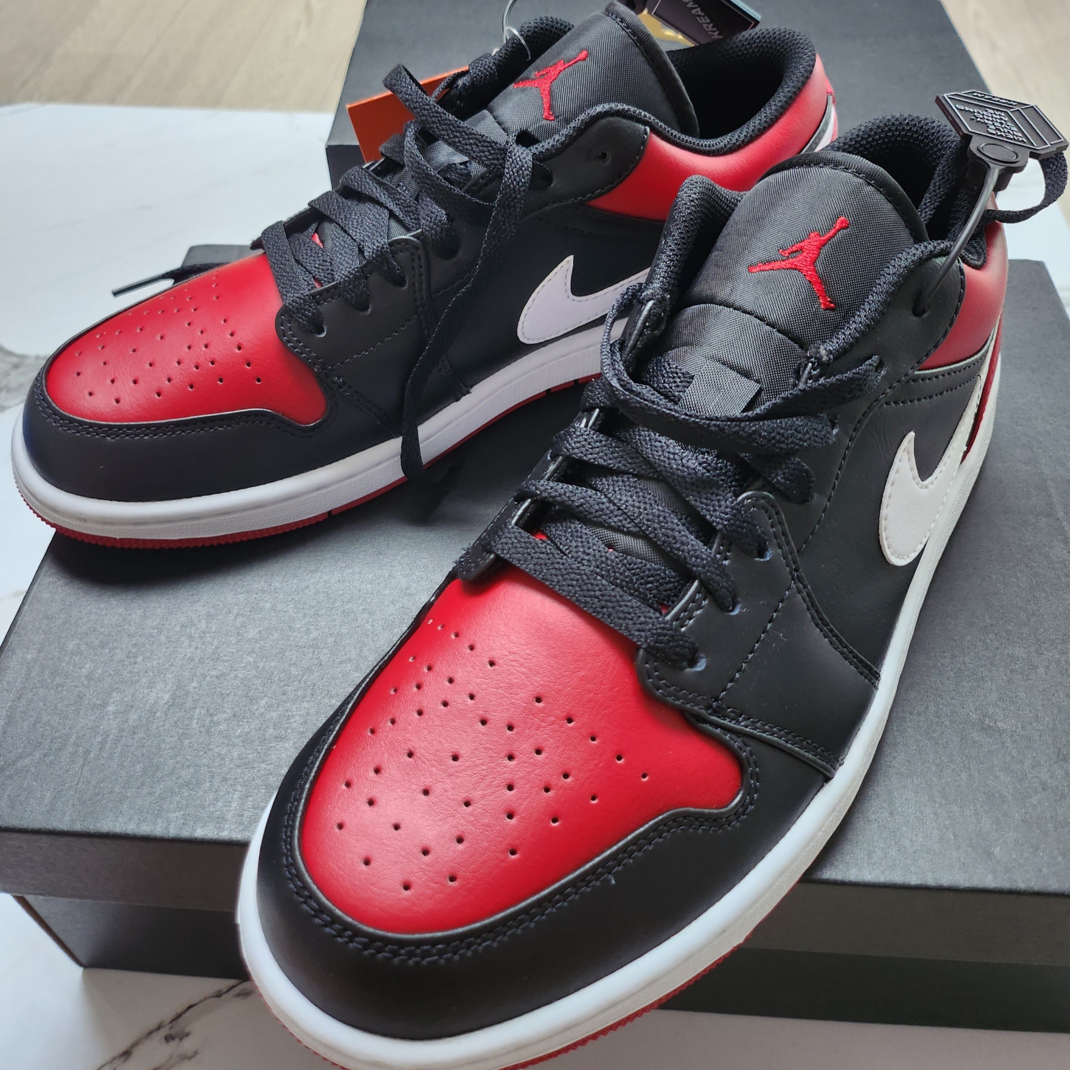 Jordan 1 Low Alternate Bred Toe 착용 스타일 - 2