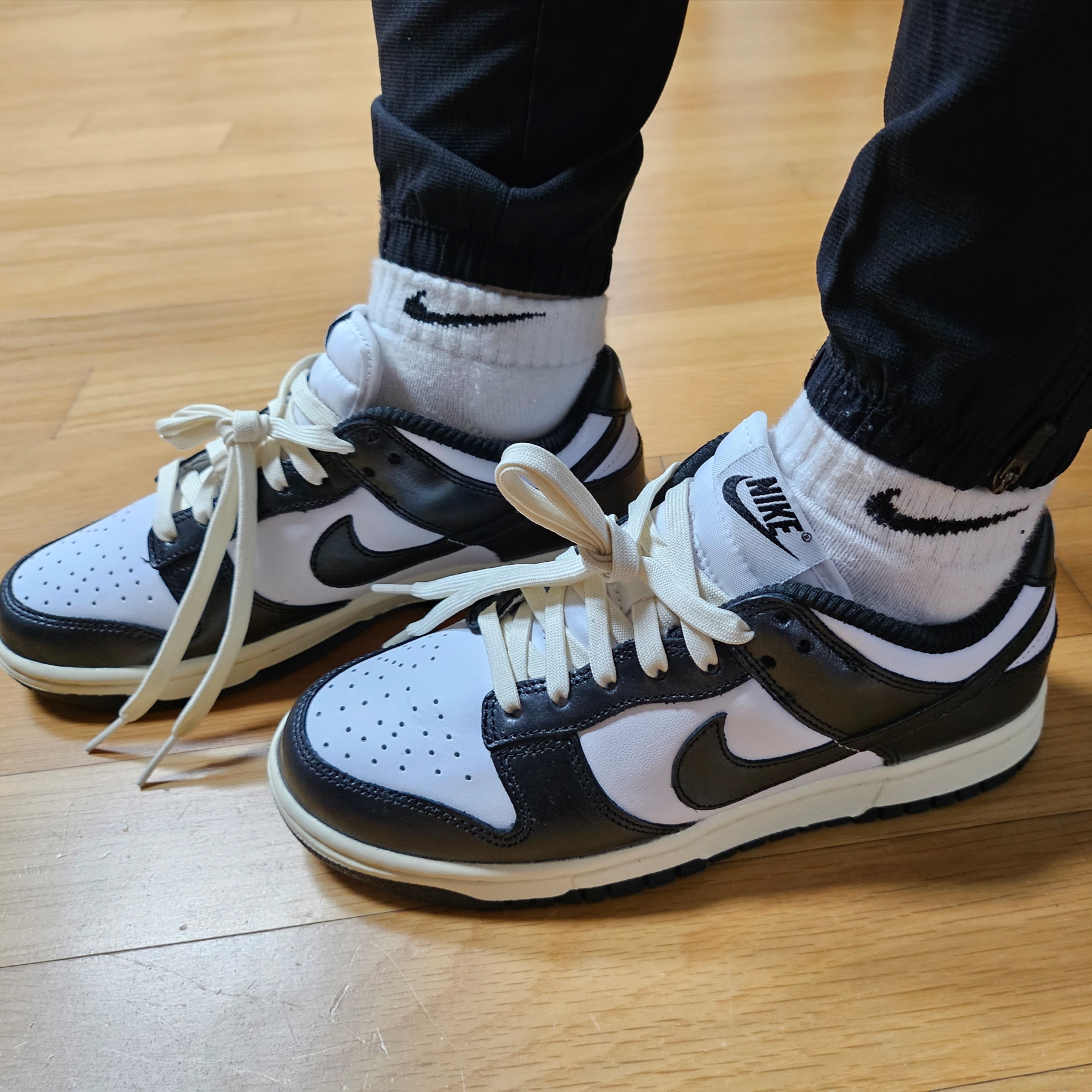 (W) Nike Dunk Low Vintage Black and White 착용 스타일