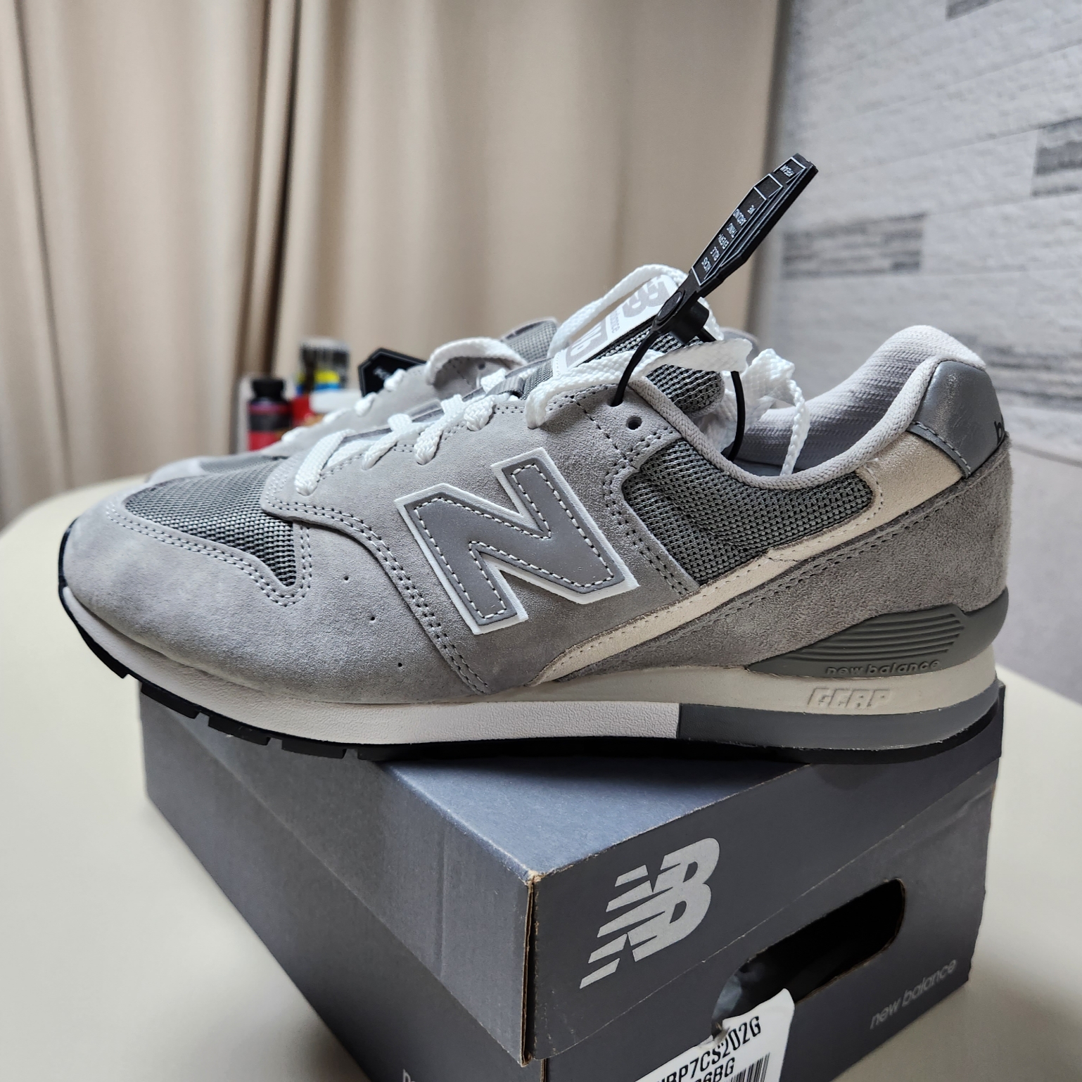 New Balance 996 Grey 착용 스타일 - 2