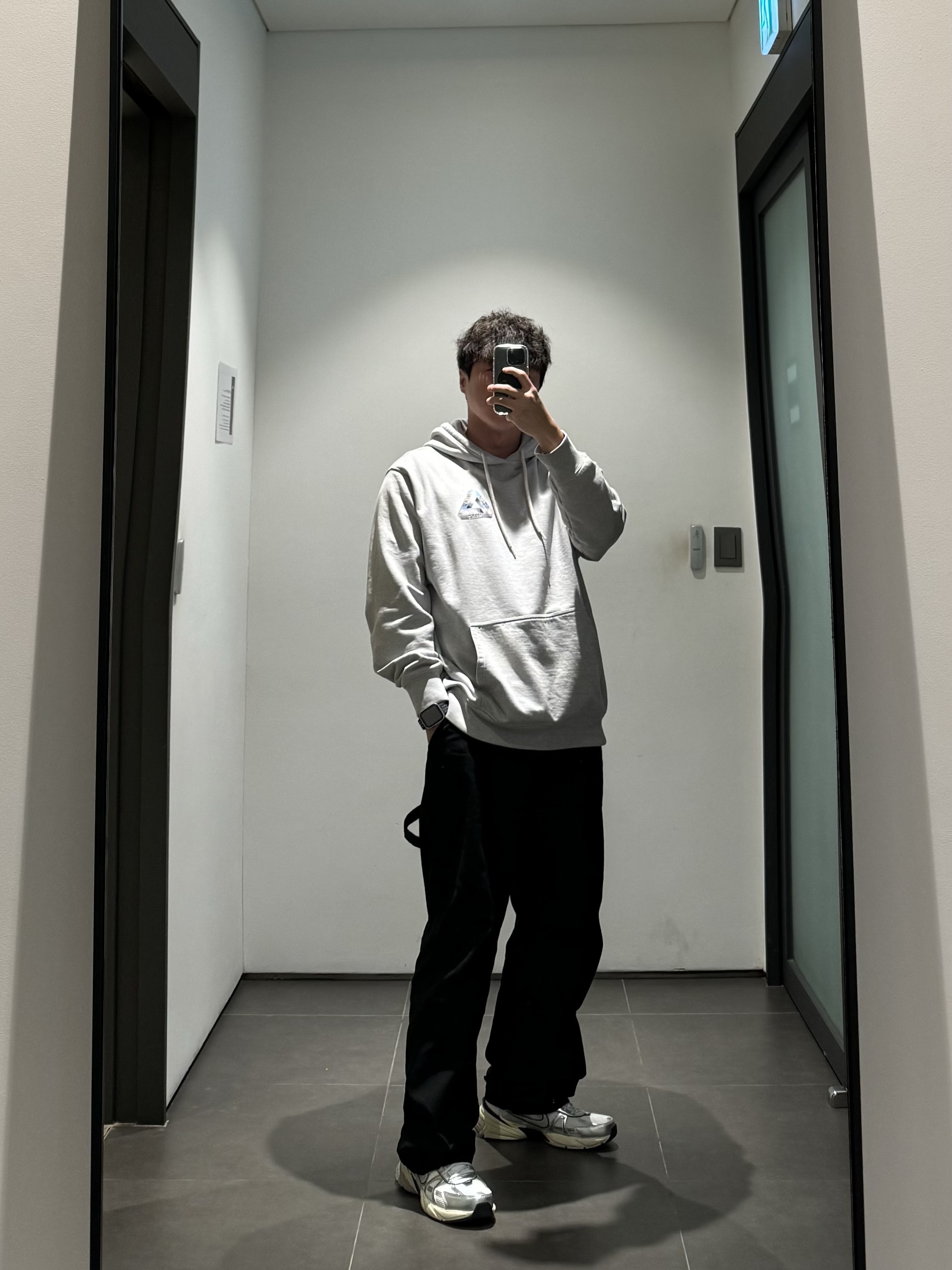 Nike V2K Run Summit White Metallic Silver, Palace Tri-Chrome Hood Grey Marl - 21SS 착용 스타일