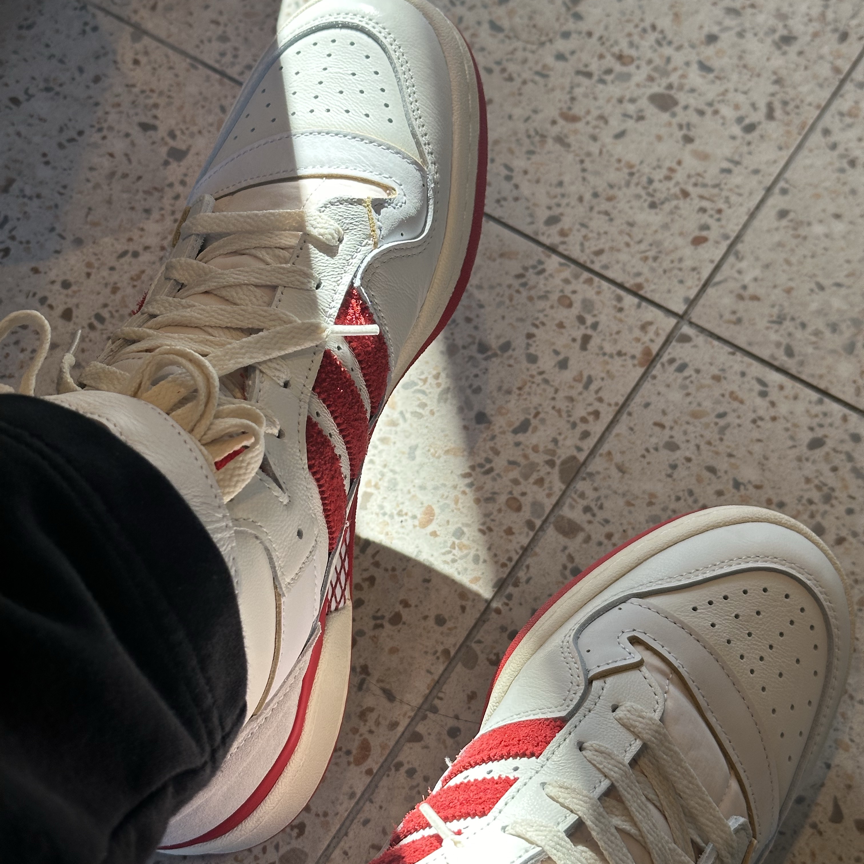 Adidas Forum 84 High Team Power Red 착용 스타일