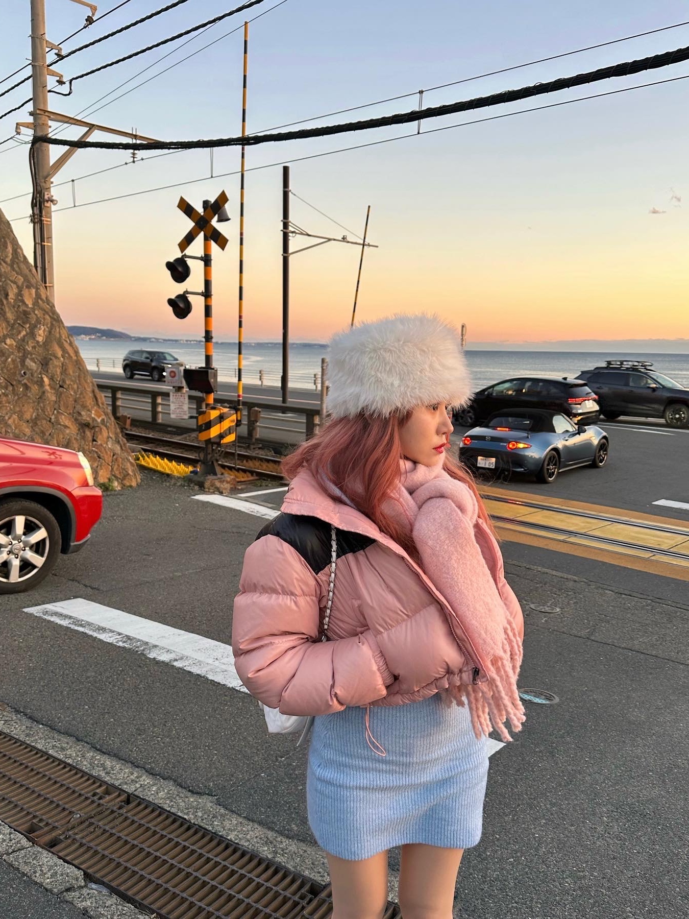 (W) The North Face Nuptse Short Jacket Rose Tan 착용 스타일 - 2