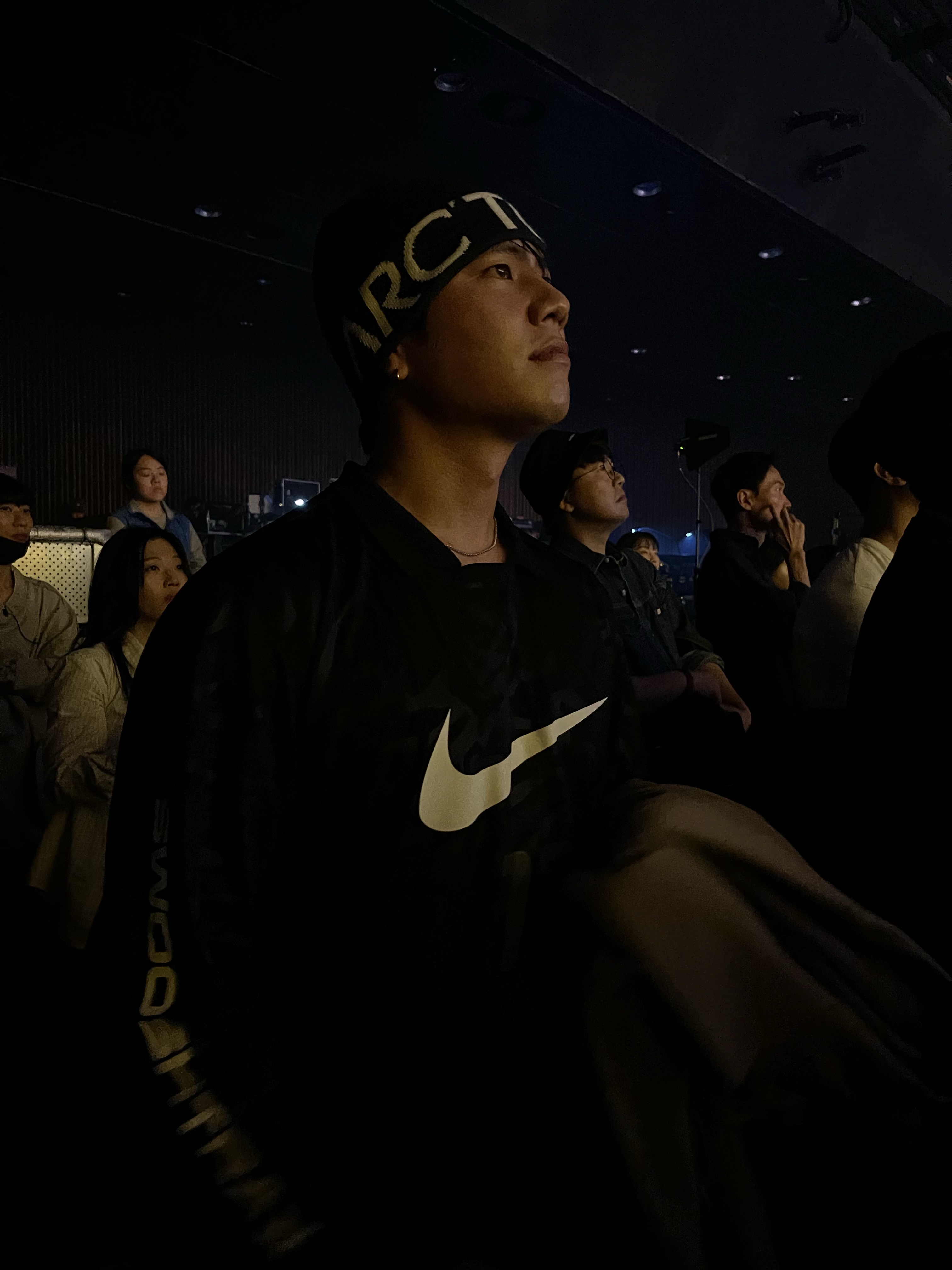 Arc'teryx Word Head Toque Black Sapphire, Asics Trabuco Max Black 착용 스타일 - 3