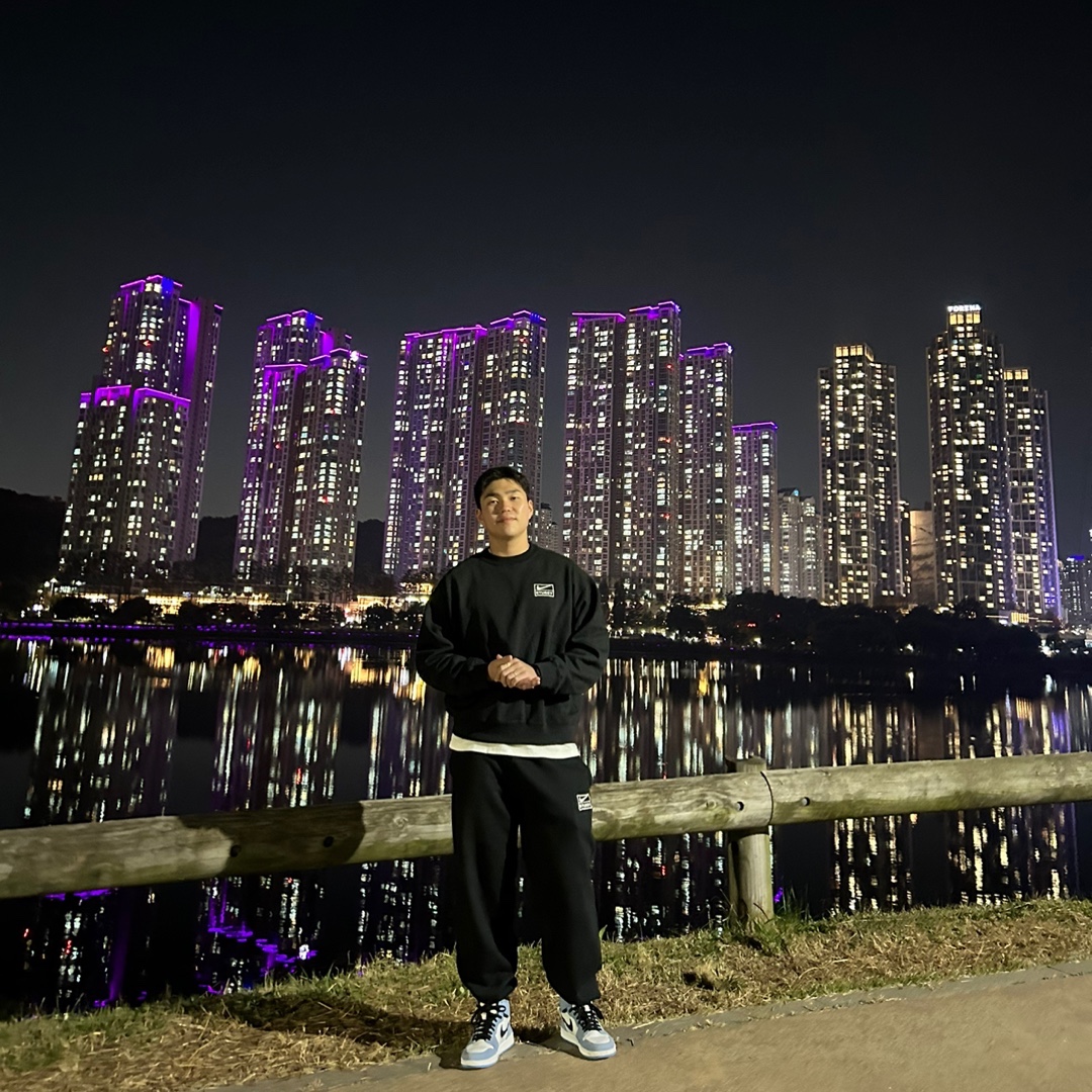 Stussy Wave Dye Beach Shell Jacket Ultramarine, Nike x Stussy NRG Washed Fleece Crewneck Black (DO5310-010) 착용 스타일 - 2