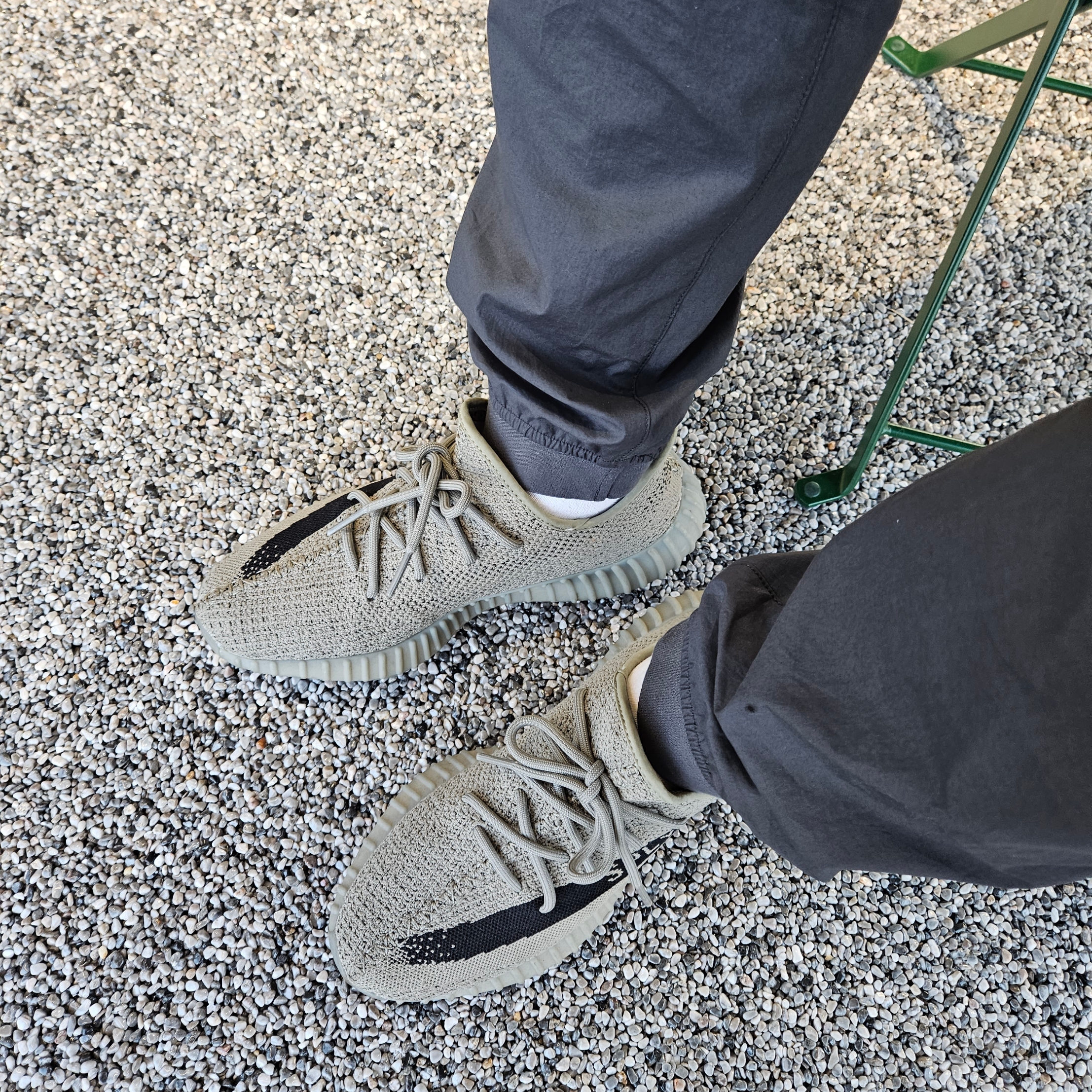 Adidas Yeezy Boost 350 V2 Slate Core Black 2022/2023 착용 스타일