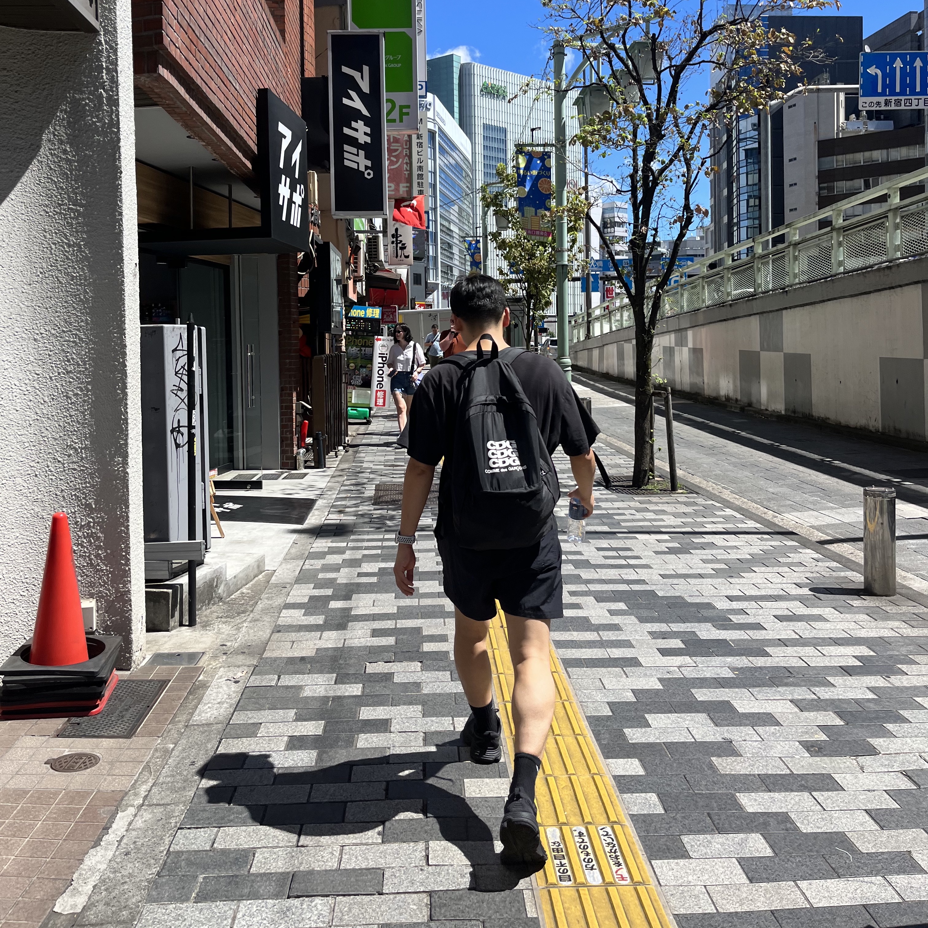 CDG Backpack Black 착용 스타일