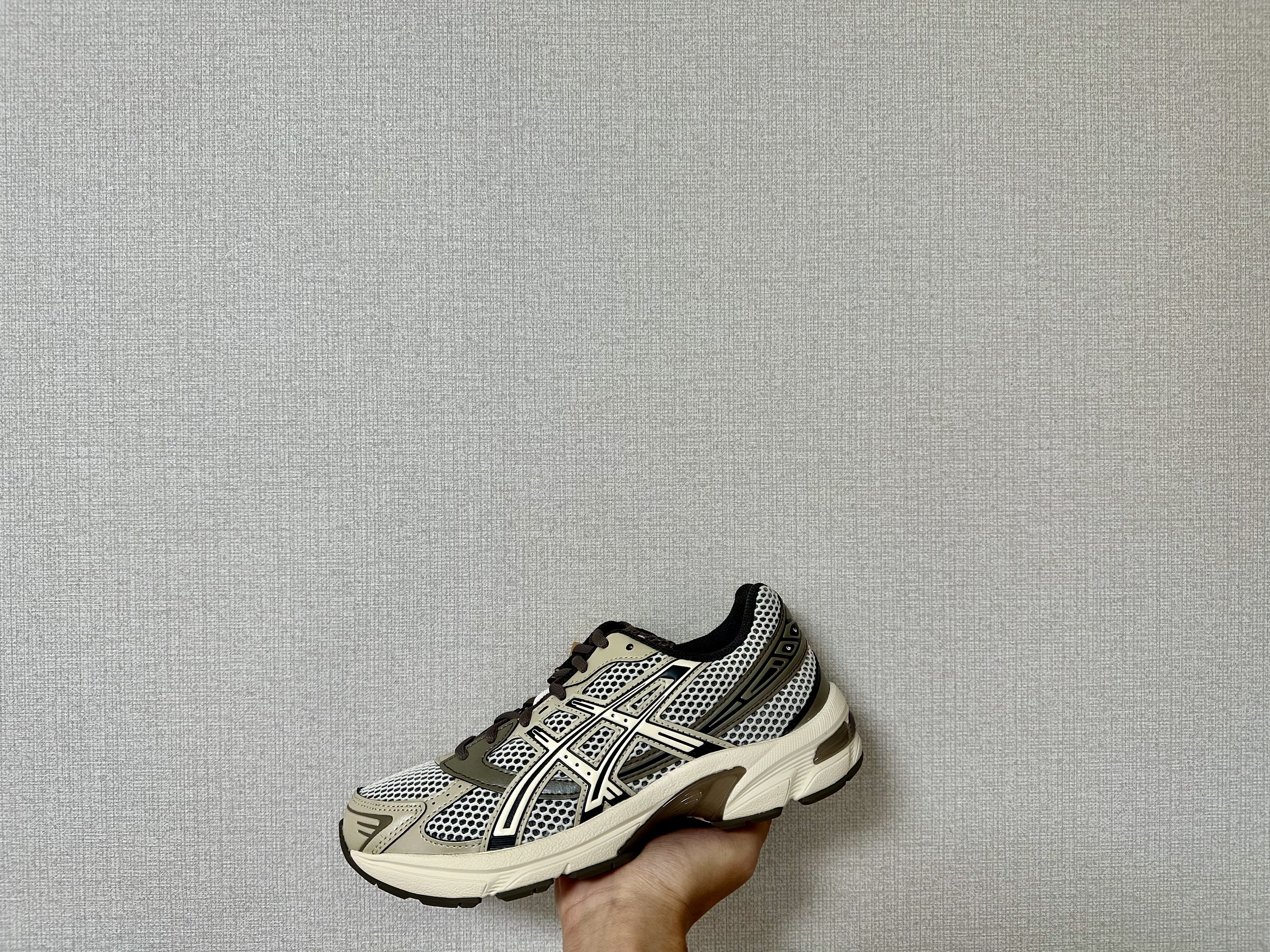 Asics Gel-1130 Birch Dark Taupe - Korea Exclusive, Asics Gel-1130 Oyster Grey Clay Grey 착용 스타일 - 2