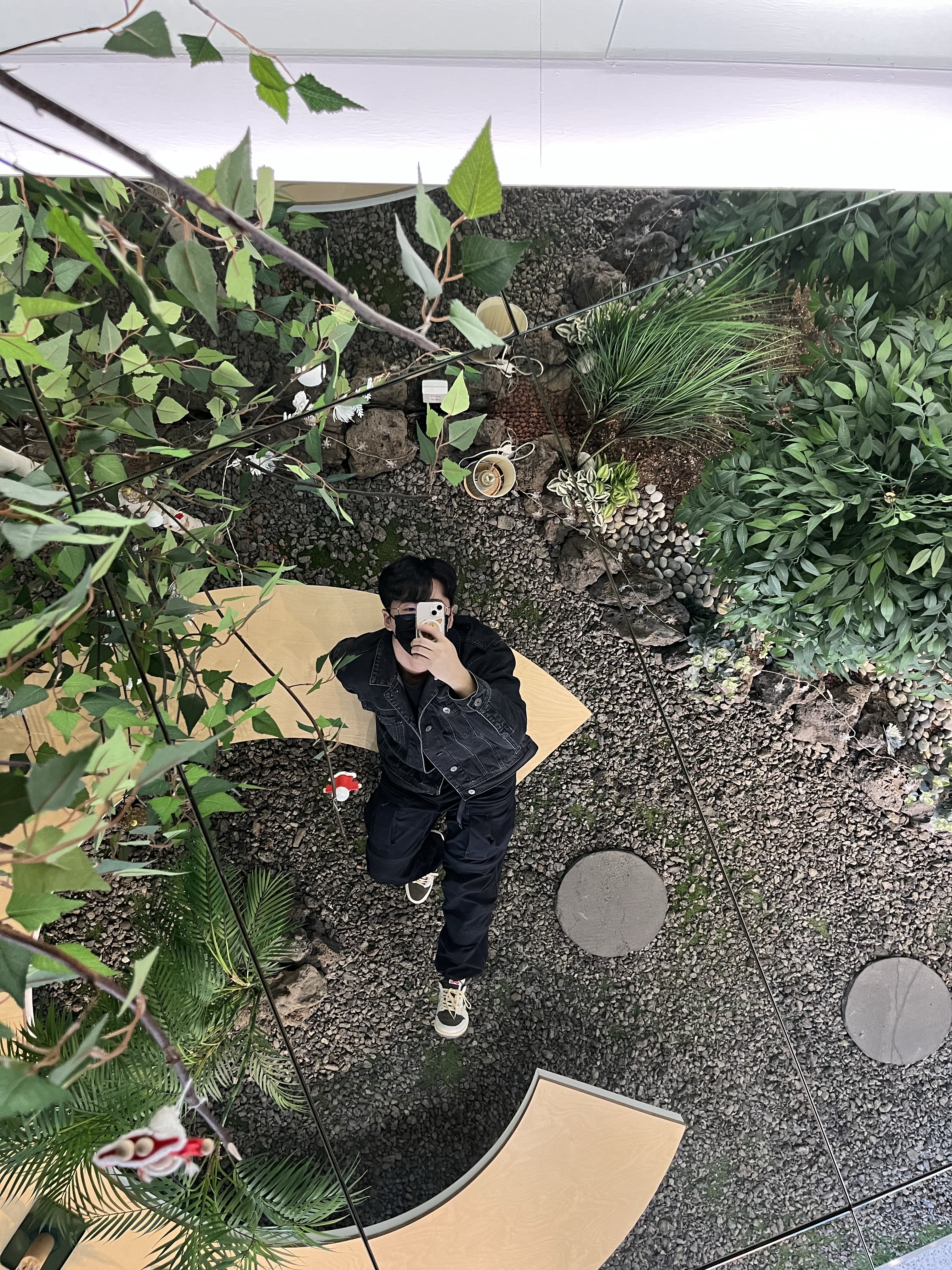 Jordan 1 x Travis Scott Retro Low OG SP Sail and Ridgerock, Nike ACG Smith Summit Cargo Pants Black Summit White - US/EU 착용 스타일