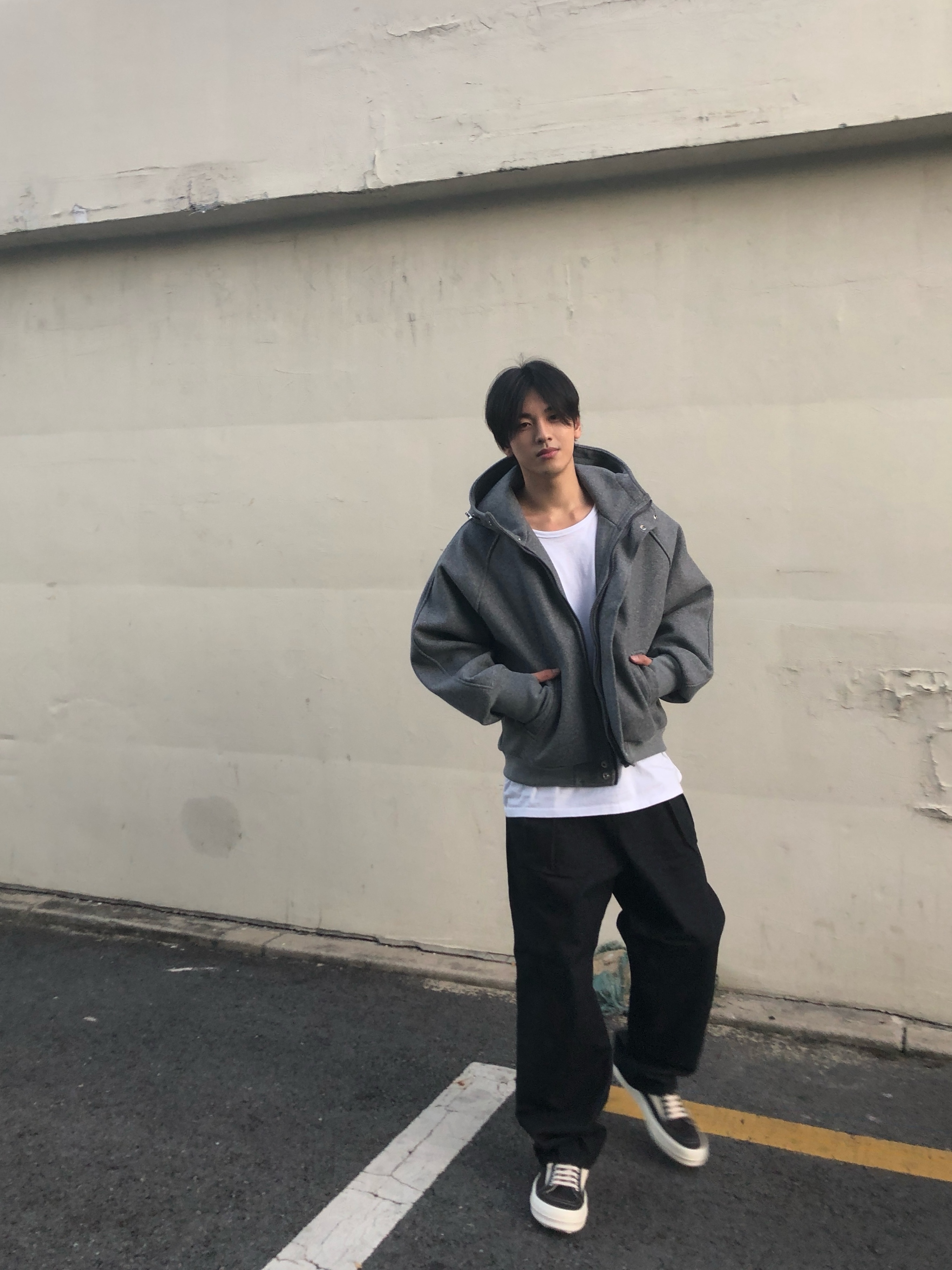 Rick Owens Drkshdw Suede Vintage Sneakers Dark Dust Pearl Milk White 착용 스타일 - 1