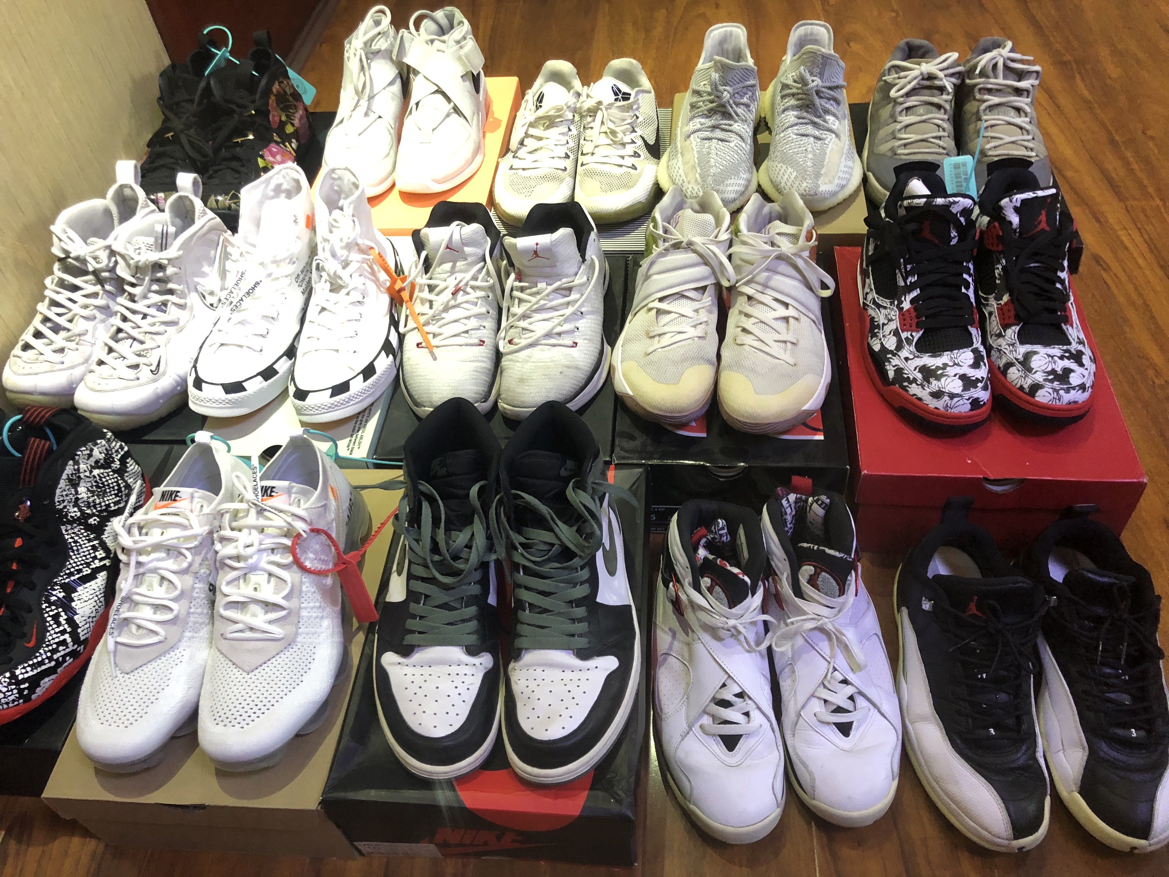 Nike Air Foamposite One Floral, Nike x Fear of God Air Fear of God Raid Light Bone 착용 스타일