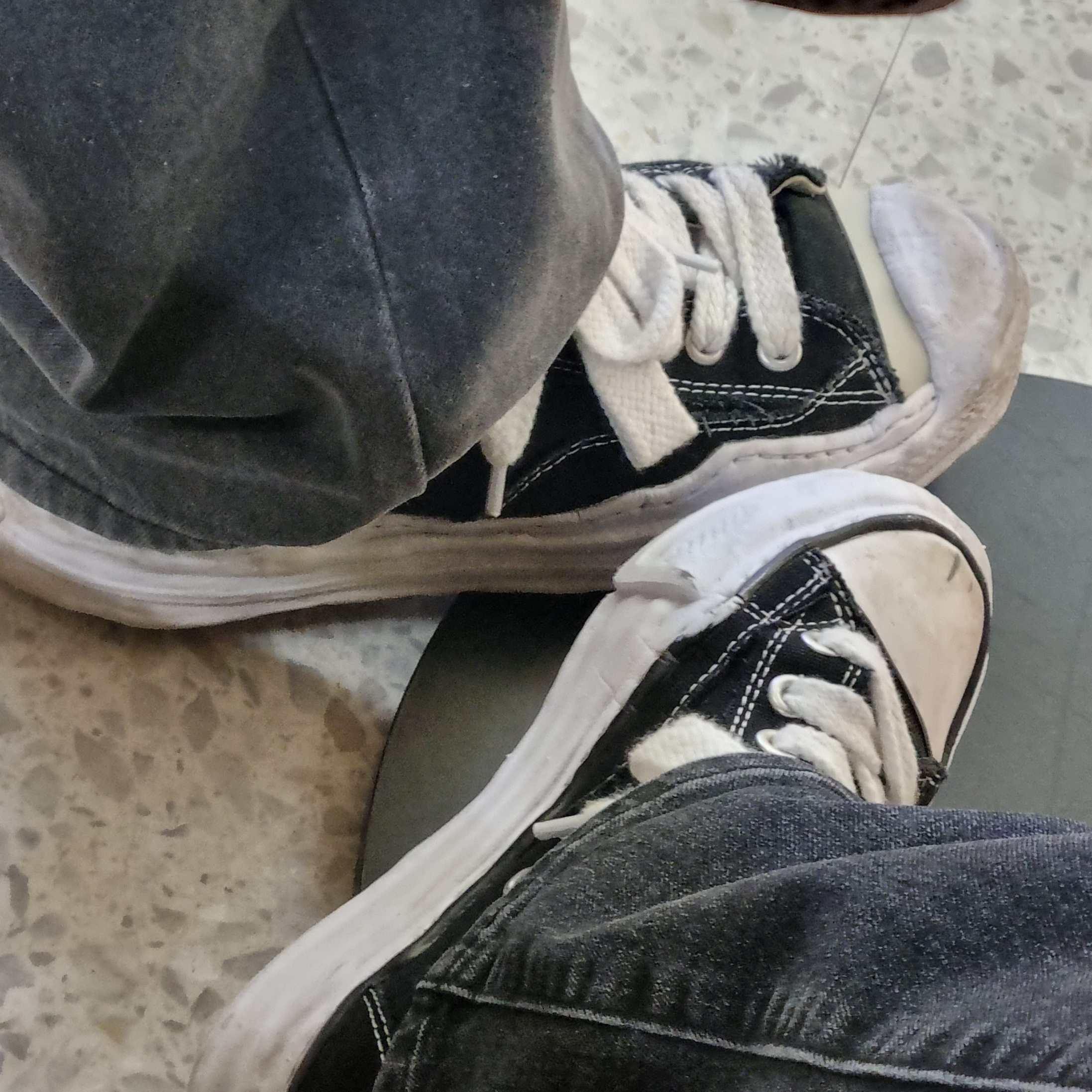 Maison Mihara Yasuhiro Peterson OG Sole Canvas Low Sneakers Black 착용 스타일